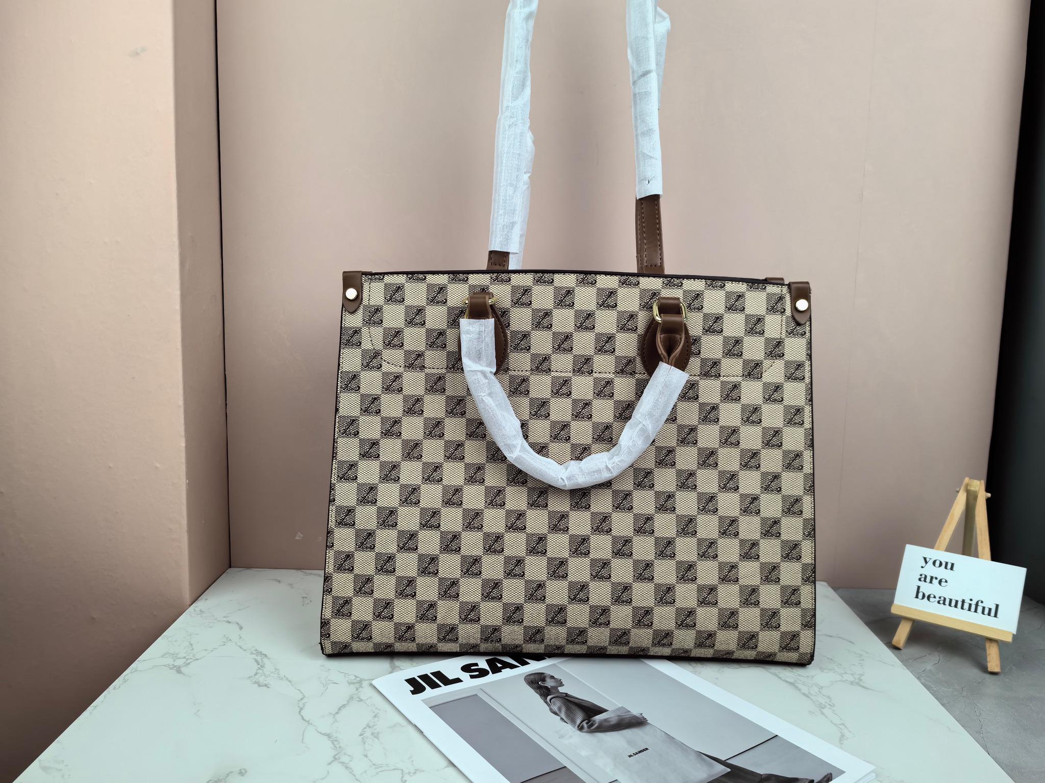 LADIES TOTE BAG KENYA, WOMEN’S HANDBAGS KENYA, STYLISH TOTE BAGS NAIROBI, AFFORDABLE HANDBAGS KENYA, QUALITY LADIES BAGS KENYA, SPACIOUS HANDBAG FOR WOMEN, OFFICE BAG FOR LADIES KENYA.