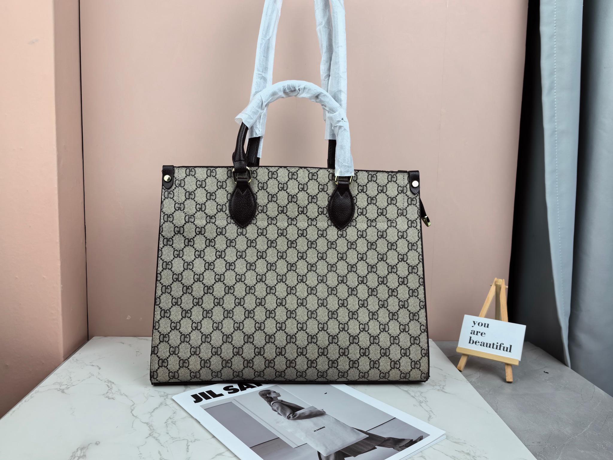 LADIES TOTE BAG KENYA, WOMEN’S HANDBAGS KENYA, STYLISH TOTE BAGS NAIROBI, AFFORDABLE HANDBAGS KENYA, QUALITY LADIES BAGS KENYA, SPACIOUS HANDBAG FOR WOMEN, OFFICE BAG FOR LADIES KENYA.