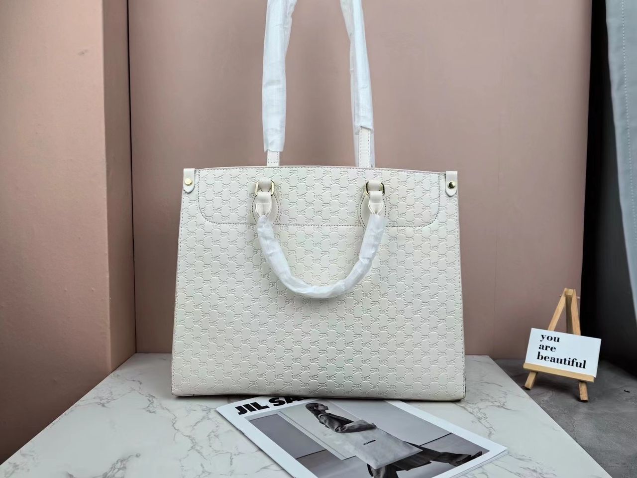 LADIES TOTE BAG KENYA, WOMEN’S HANDBAGS KENYA, STYLISH TOTE BAGS NAIROBI, AFFORDABLE HANDBAGS KENYA, QUALITY LADIES BAGS KENYA, SPACIOUS HANDBAG FOR WOMEN, OFFICE BAG FOR LADIES KENYA.