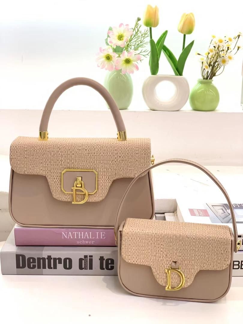 Add elegance and charm to your accessory collection with this beautiful women’s two-piece handbag set, designed for ladies who love stylish, classy, and versatile fashion