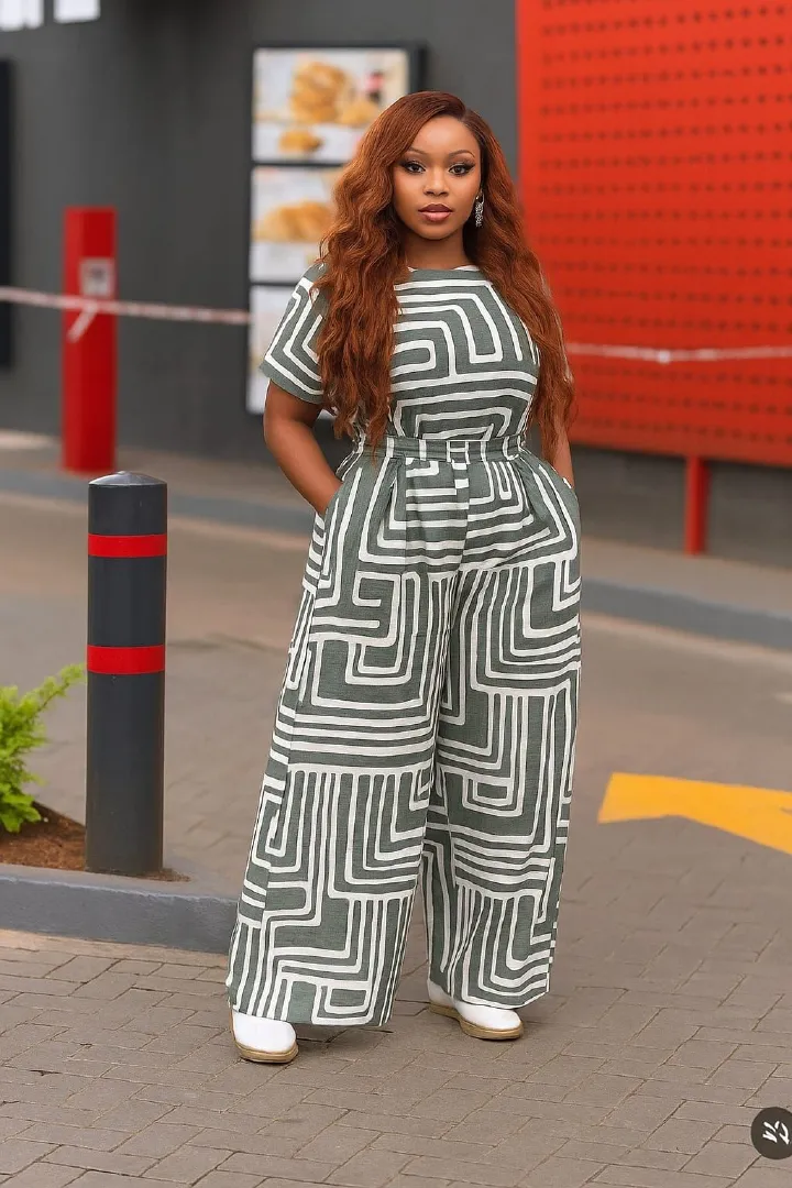 women’s two-piece palazzo set, designed for the modern woman who loves bold fashion, comfort, and confidence in one complete outfit.