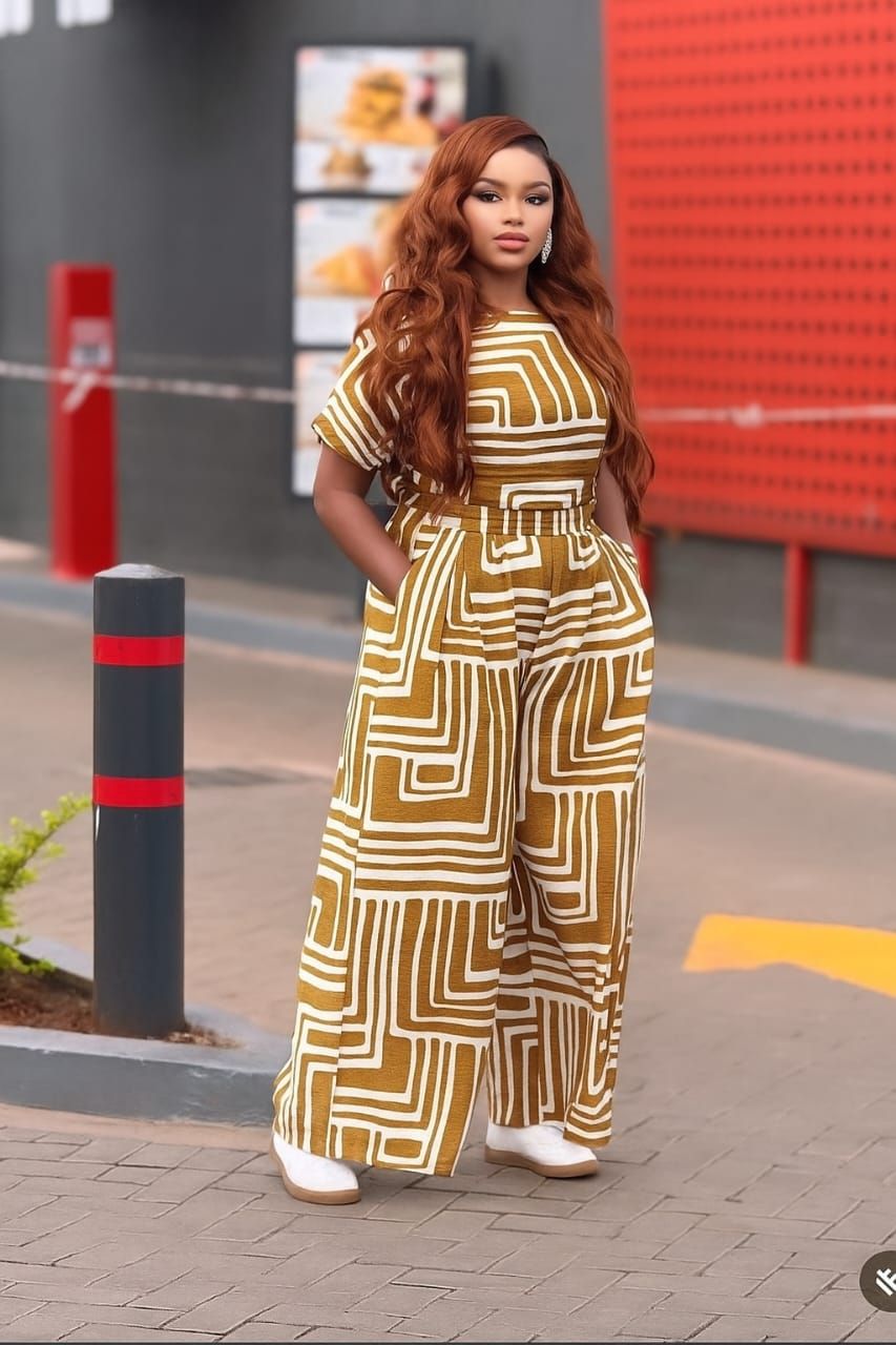 women’s two-piece palazzo set, designed for the modern woman who loves bold fashion, comfort, and confidence in one complete outfit.