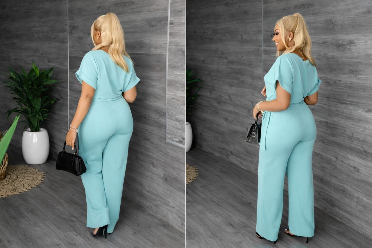 women’s two-piece jumpsuit-inspired set, a stylish outfit designed for confidence, comfort, and effortless sophistication.