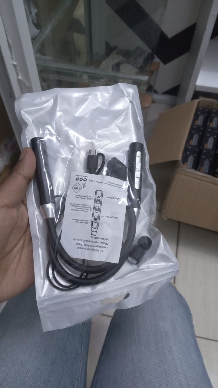 Earphones with Bluetooth Waterproof Sports Earphones with a Magnetic Neckband and Noise-Cancelling Technology