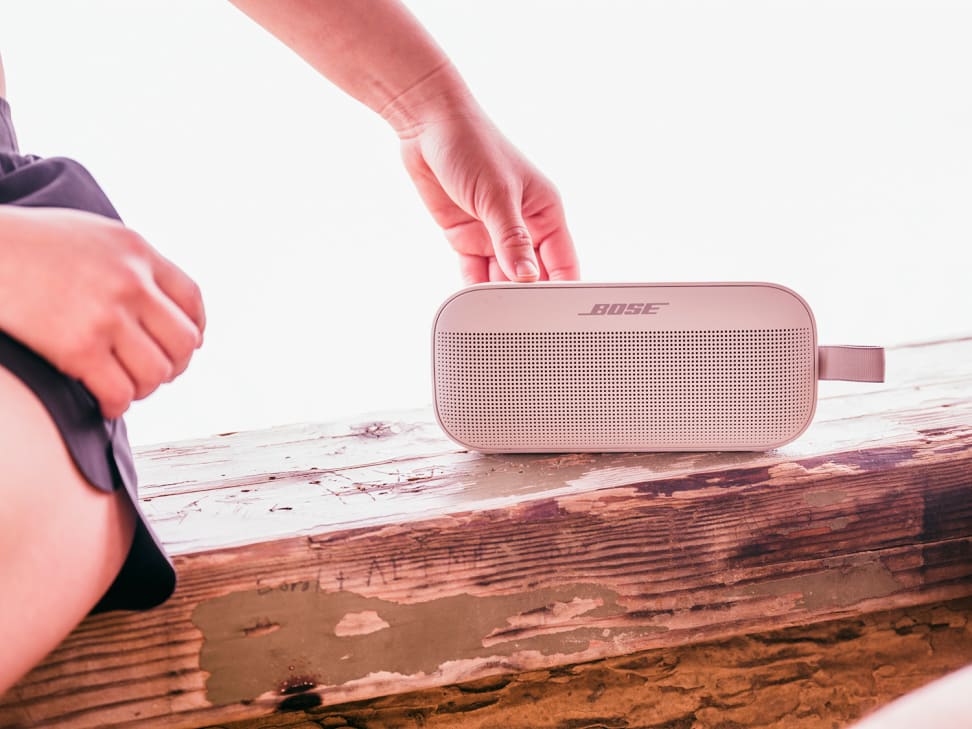 Bose SoundLink Flex Portable Bluetooth Speaker with Up to 12 hours battery per charge, PositionIQ technology, Weather, dust, & life proof - White Smoke