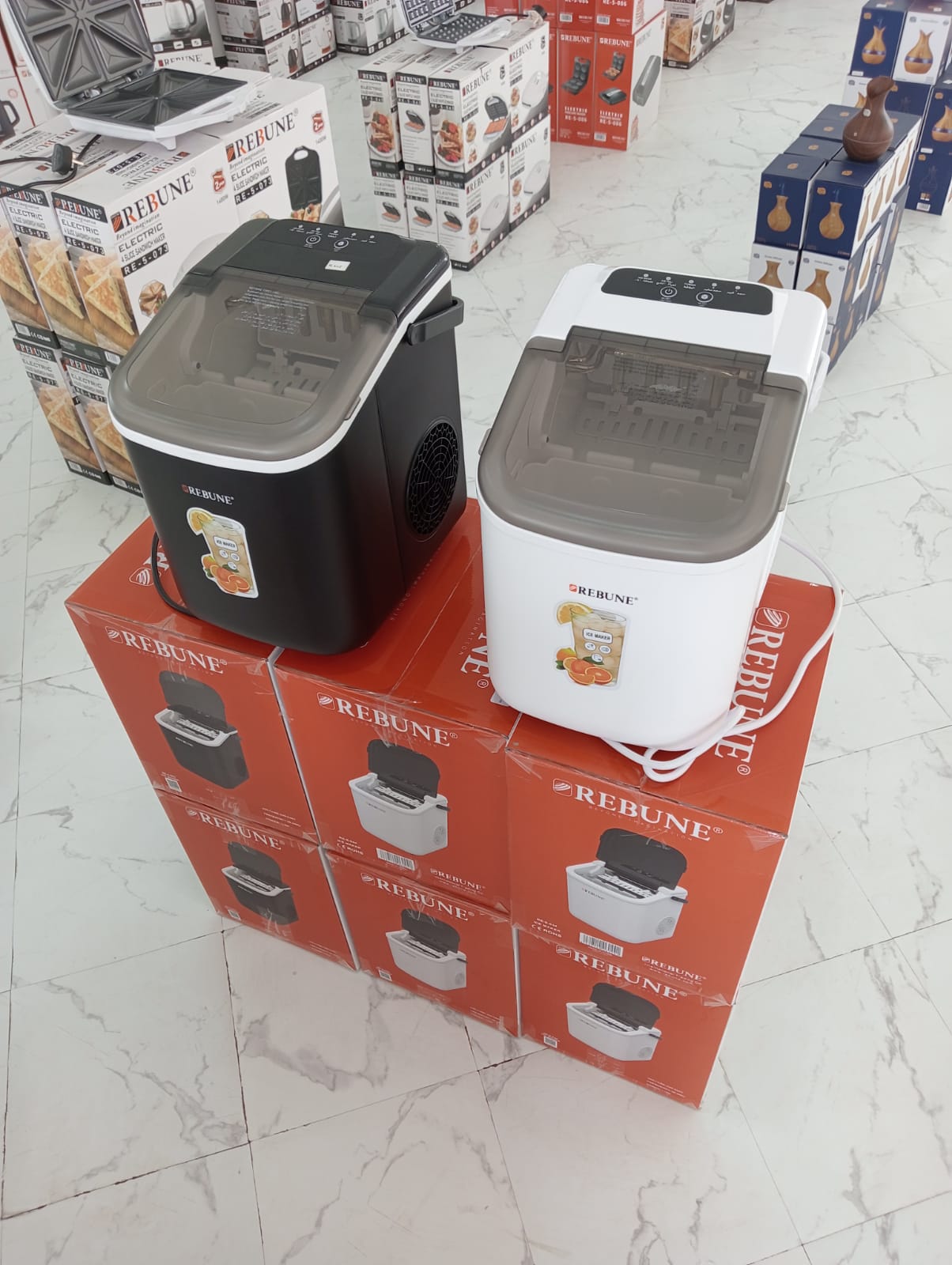 REBUNE HEAVY DUTY ICE CUBE MAKER - With 1.5 lbs capacity of ice cube basket, this ice maker saves space in your freezer for other food. It features a 2.3 quart capacity water reservoir.