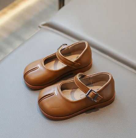 1Pair New Children Leather Shoes for Girls Shoes Kids Soft Bottom Anti-skid Outside Walking Shoes Split Toe Prom Party Footwear