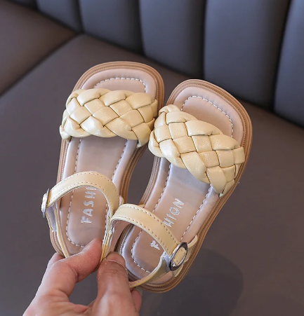 1Pair Kids Summer Toddler Flats Little Girls Fashion Beach Sandals Princess Dress Party Weave Soft Sole Baby Toddler Shoes