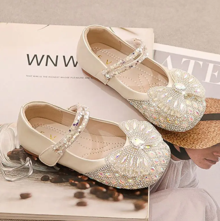 1Pair Summer Girls Sandals Fashion Sequins Rhinestone Butterfly Bow Girls Princess Shoes Baby Girl Shoes Flat Heel Sandals