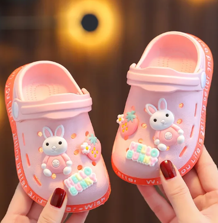 1Pair Children Slippers Playful Cartoon Kids Clog Shoes with Holes for Summer Girls and Boys Soft-Soled Non-Slip Indoor Slippers New