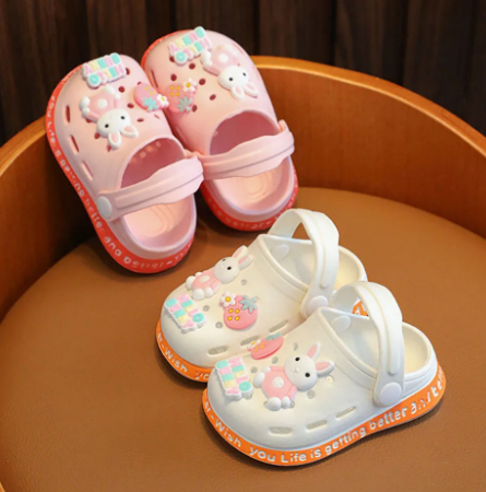 1Pair Children Slippers Playful Cartoon Kids Clog Shoes with Holes for Summer Girls and Boys Soft-Soled Non-Slip Indoor Slippers New