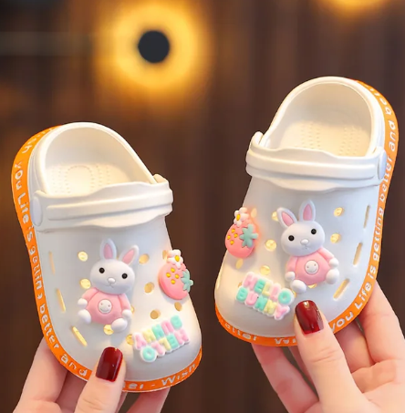 1Pair Children Slippers Playful Cartoon Kids Clog Shoes with Holes for Summer Girls and Boys Soft-Soled Non-Slip Indoor Slippers New
