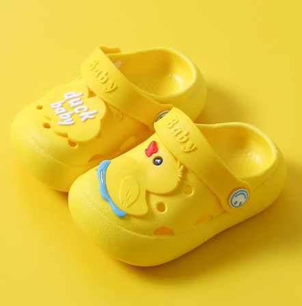 1Pair Children's Hole Shoes Slippers for Boys and Girls Breathable Non Slip Cute Lightweight