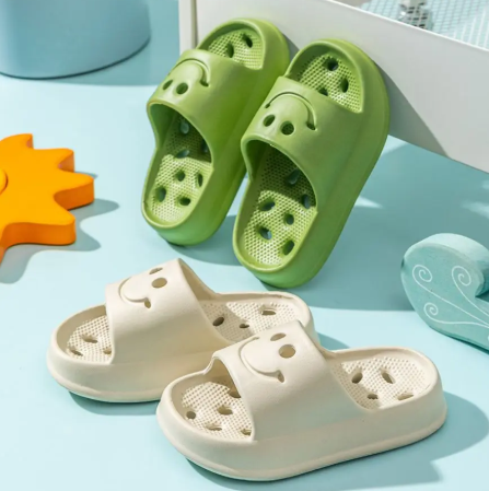 1Pair Children's Slippers Boys EVA Smiling Face Bathroom Slippers Summer Girls Anti slip Hollow Leakage Youth Shoes