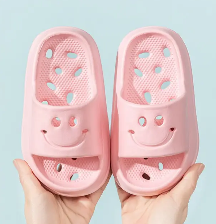 1Pair Children's Slippers Boys EVA Smiling Face Bathroom Slippers Summer Girls Anti slip Hollow Leakage Youth Shoes