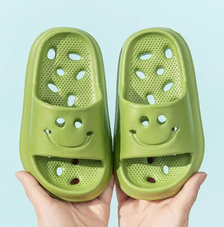 1Pair Children's Slippers Boys EVA Smiling Face Bathroom Slippers Summer Girls Anti slip Hollow Leakage Youth Shoes
