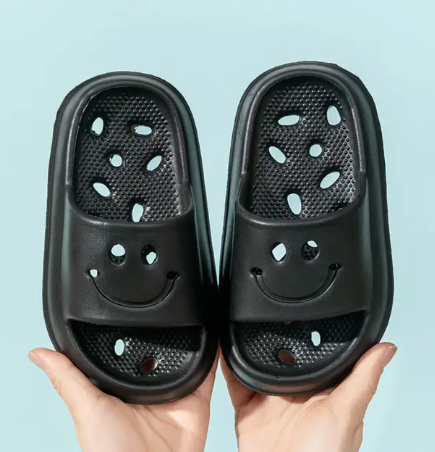 1Pair Children's Slippers Boys EVA Smiling Face Bathroom Slippers Summer Girls Anti slip Hollow Leakage Youth Shoes