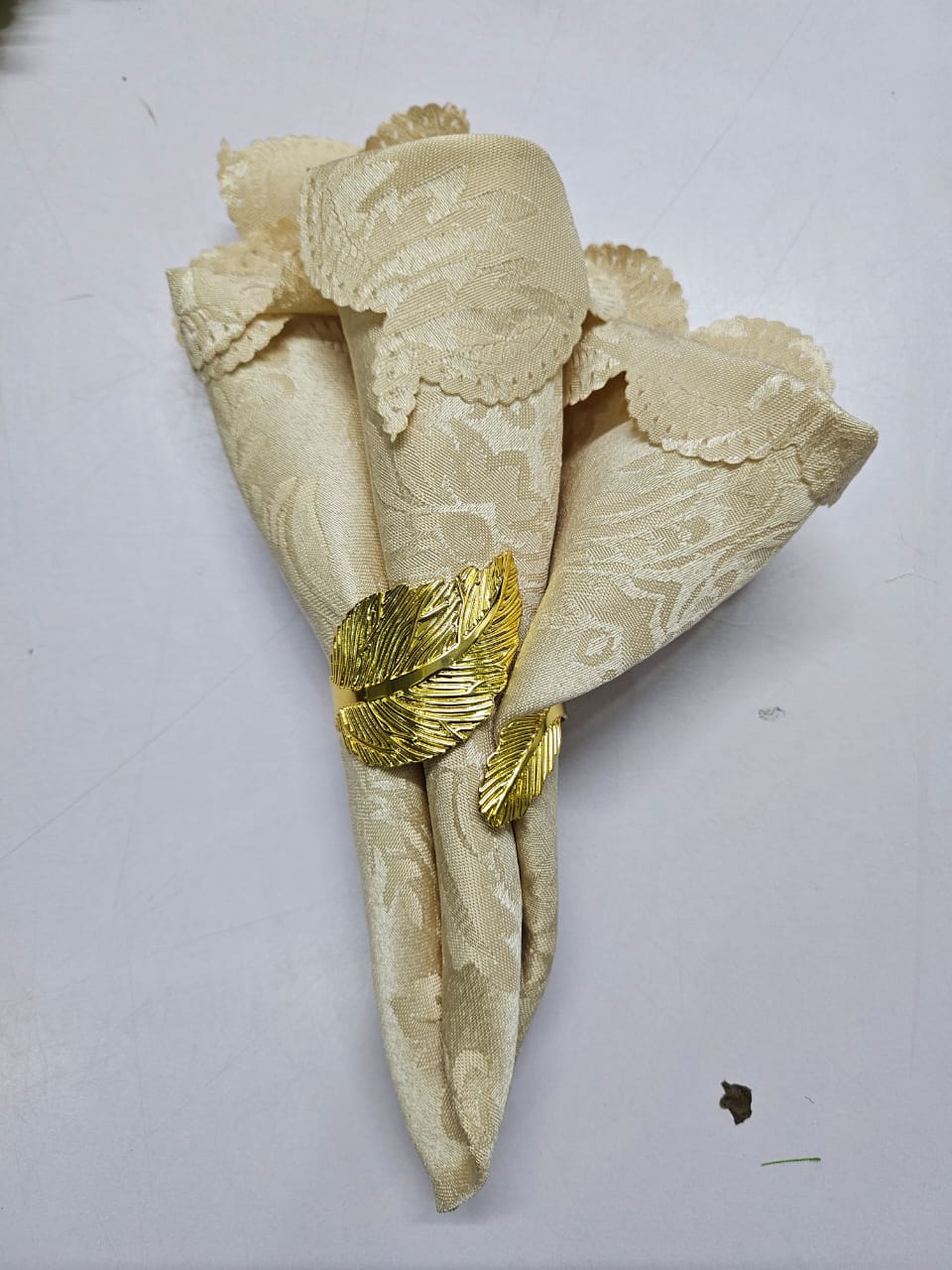Napkin & golden or silver rings