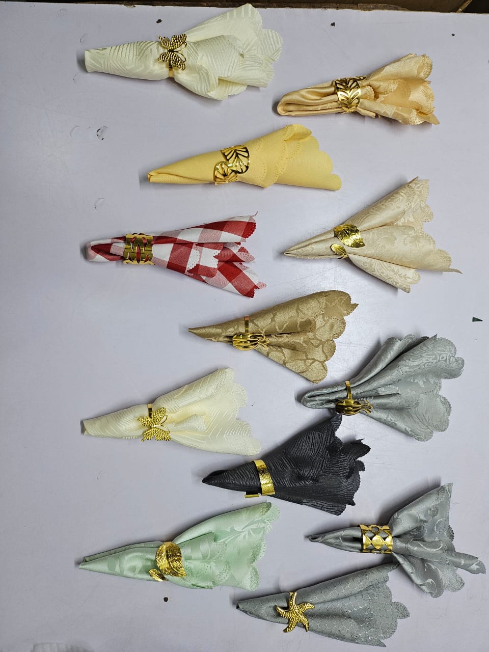 Napkin & golden or silver rings