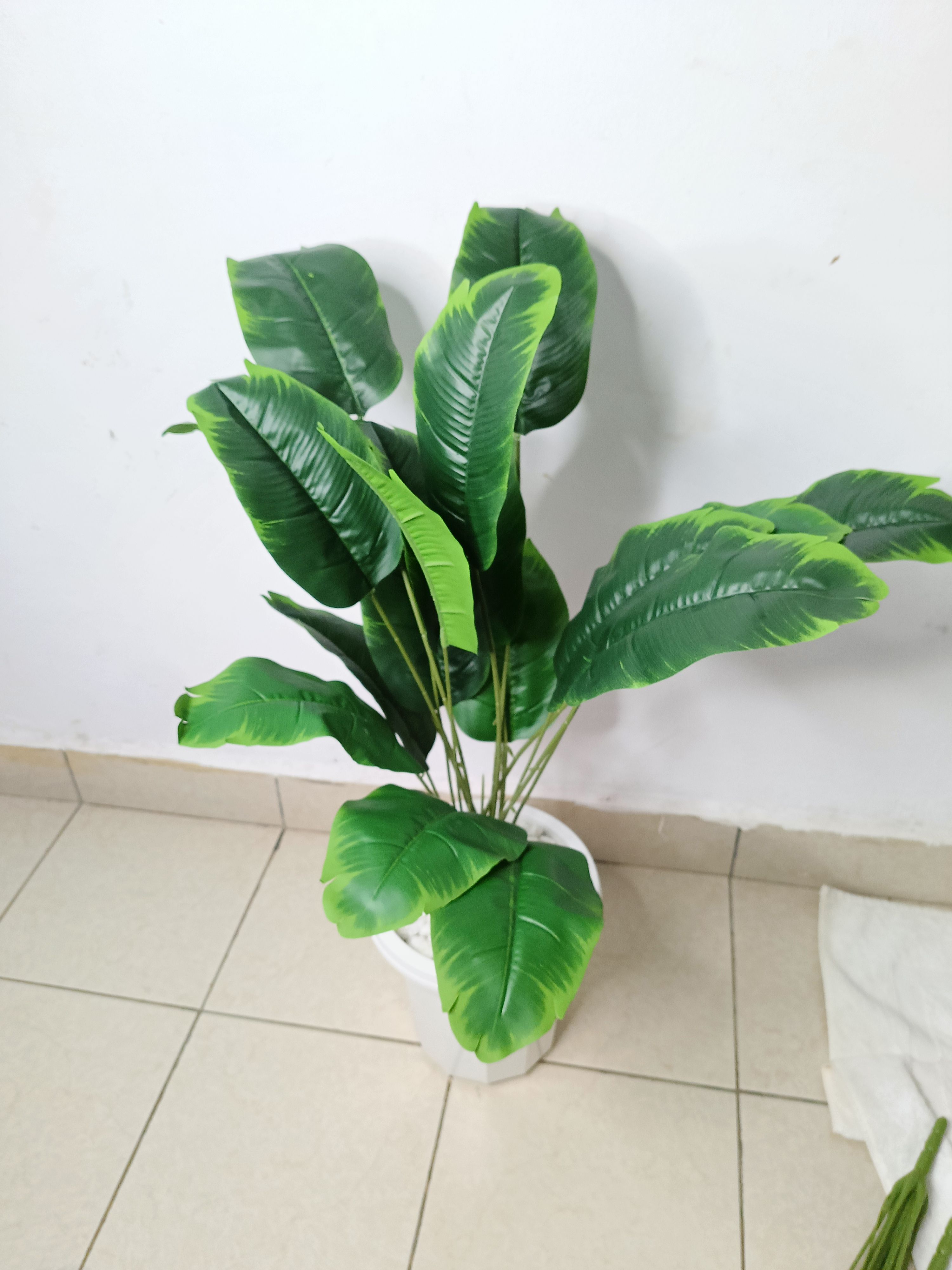 Artificial Banana Patches  Flower with Decor stones and Vase - add a luxurious touch to your interior setting and the same time,