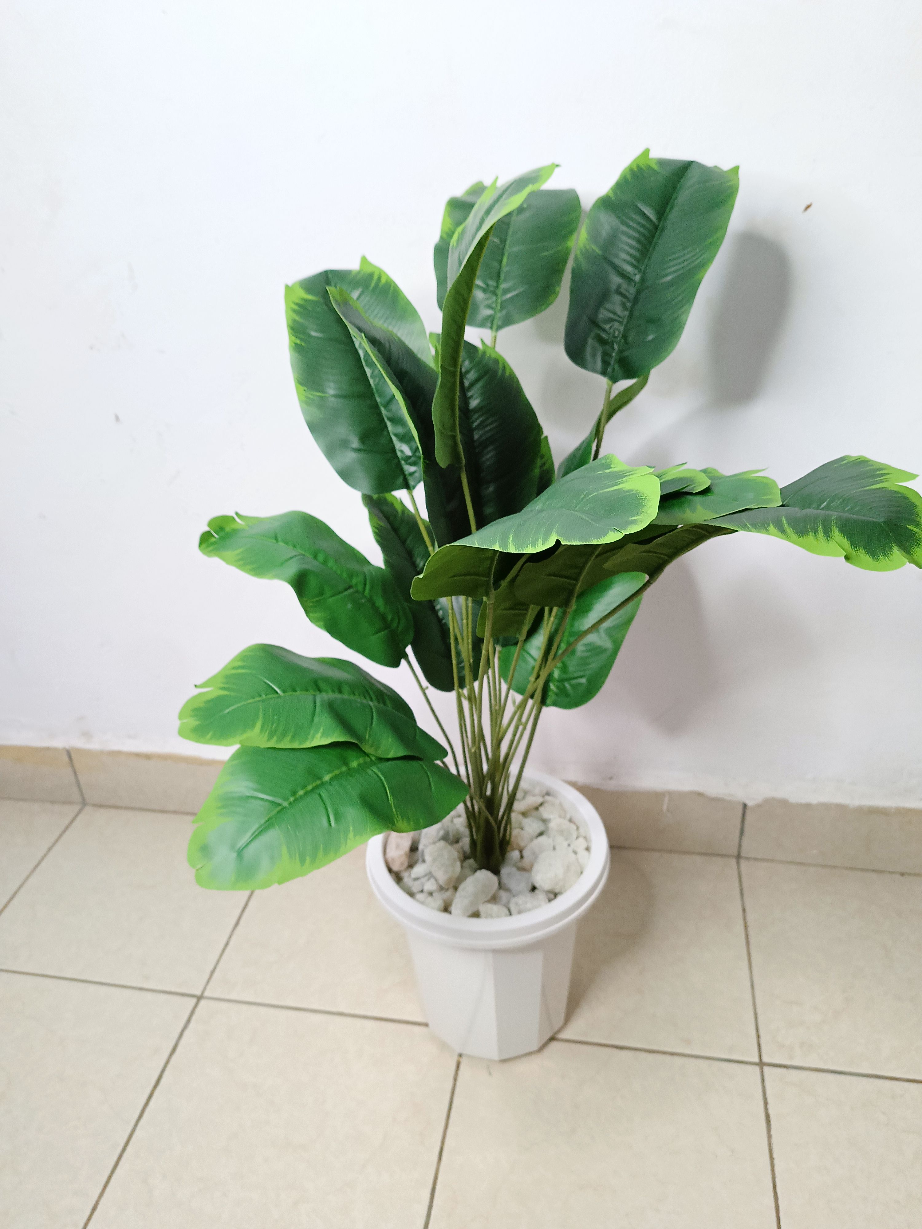 Artificial Banana Patches  Flower with Decor stones and Vase - add a luxurious touch to your interior setting and the same time,