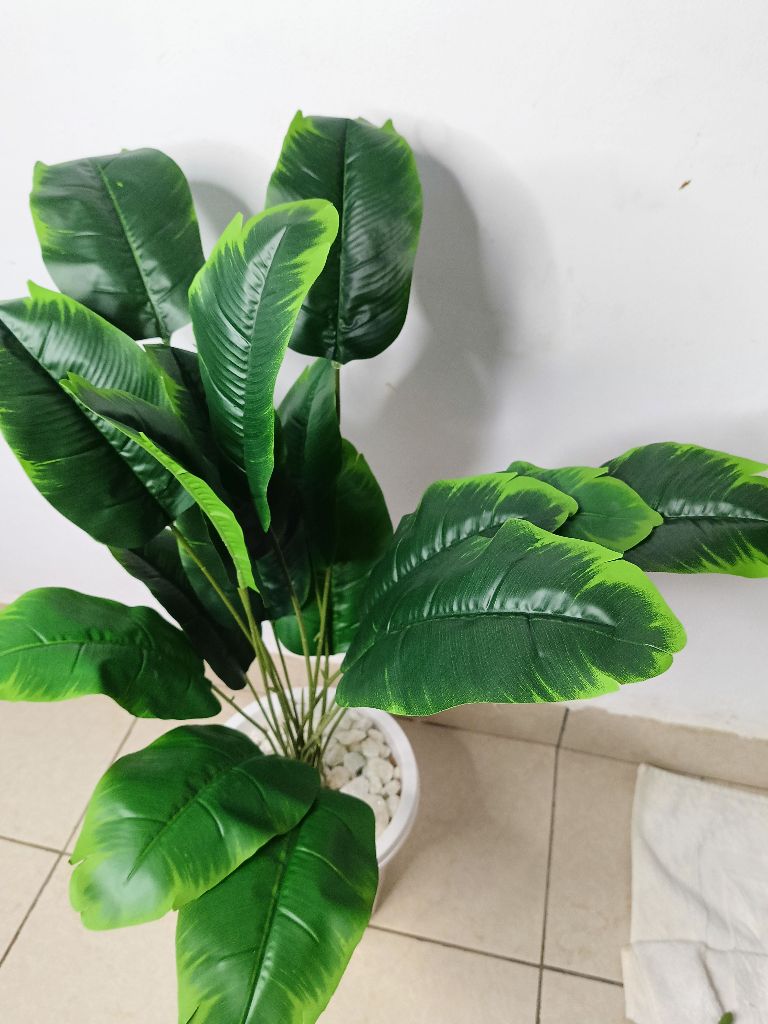 Artificial Banana Patches  Flower with Decor stones and Vase - add a luxurious touch to your interior setting and the same time,