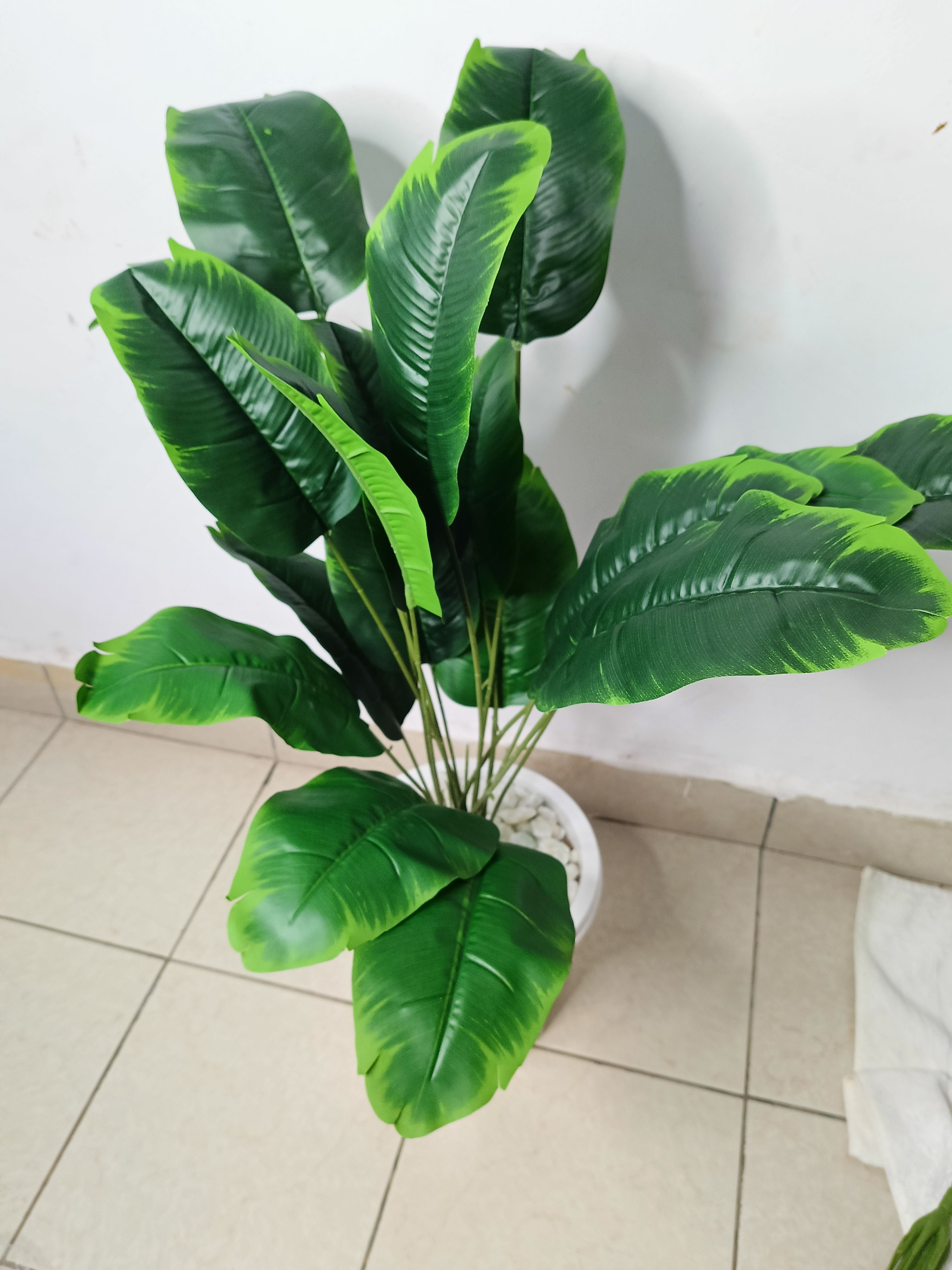 Artificial Banana Patches  Flower with Decor stones and Vase - add a luxurious touch to your interior setting and the same time,