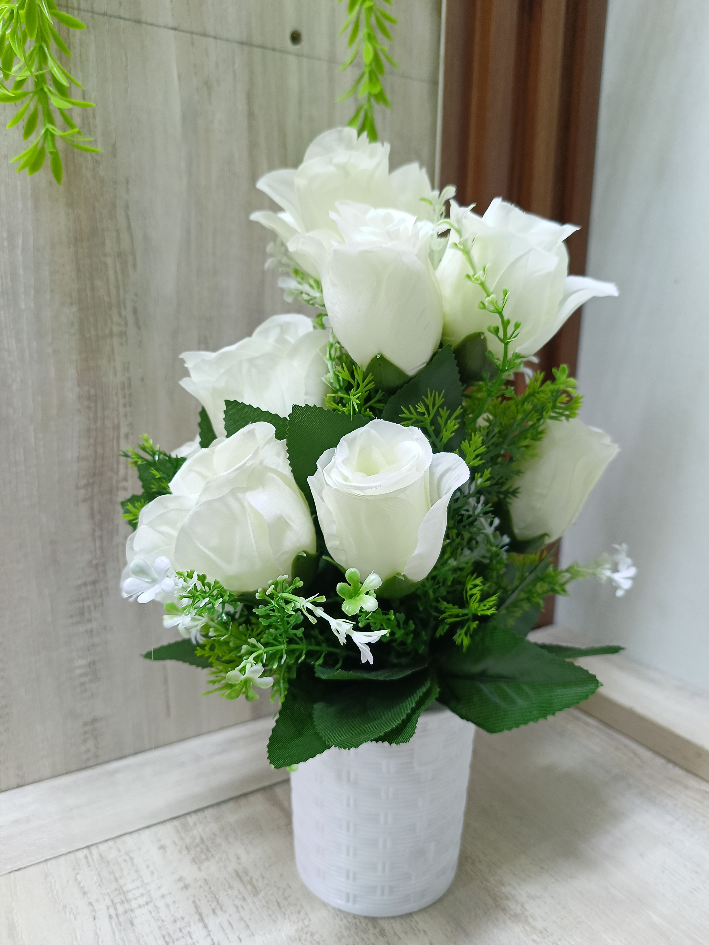 Table Top Artificial Rose Flower- add a luxurious touch to your interior setting and the same time