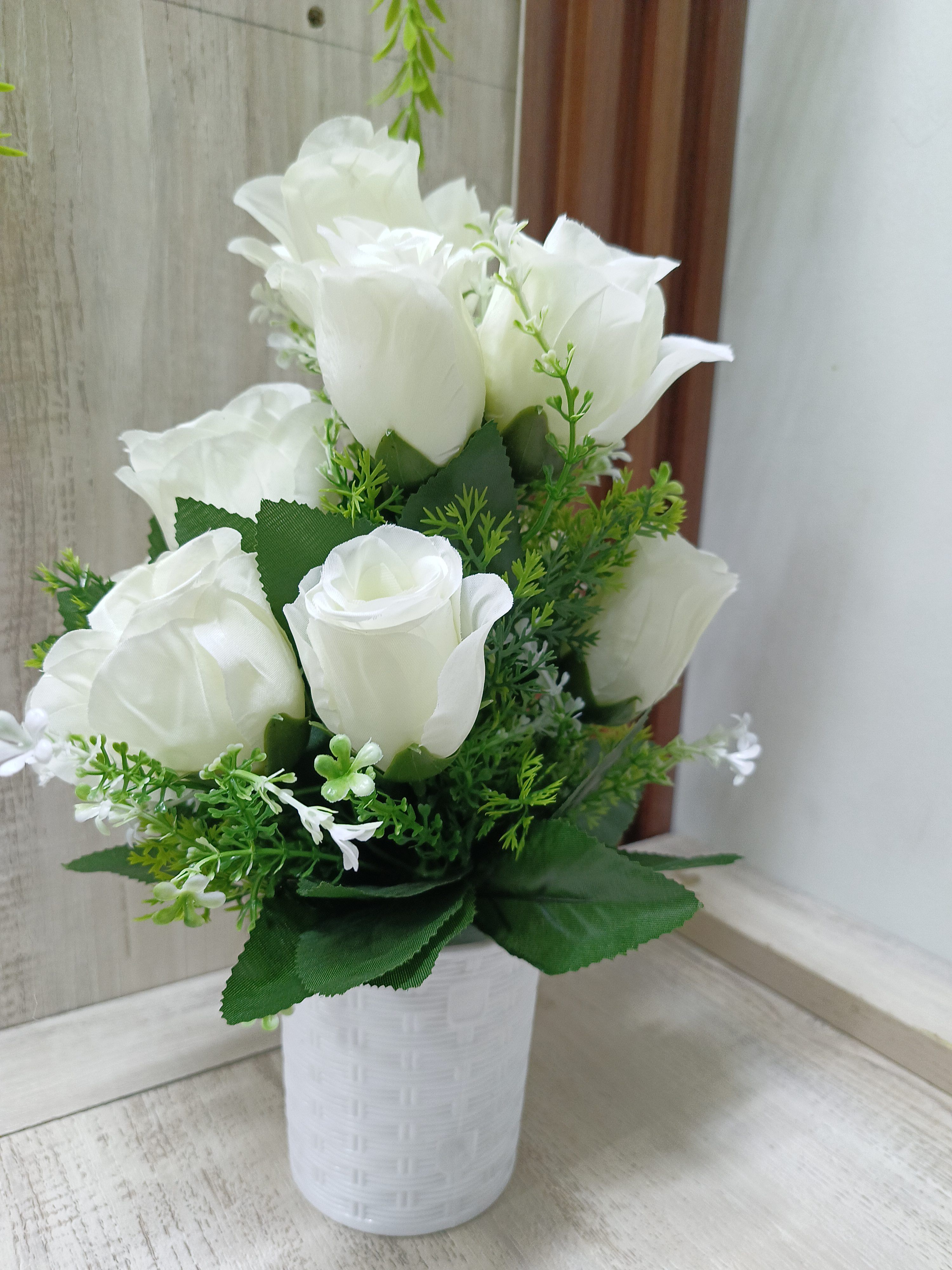 Table Top Artificial Rose Flower- add a luxurious touch to your interior setting and the same time