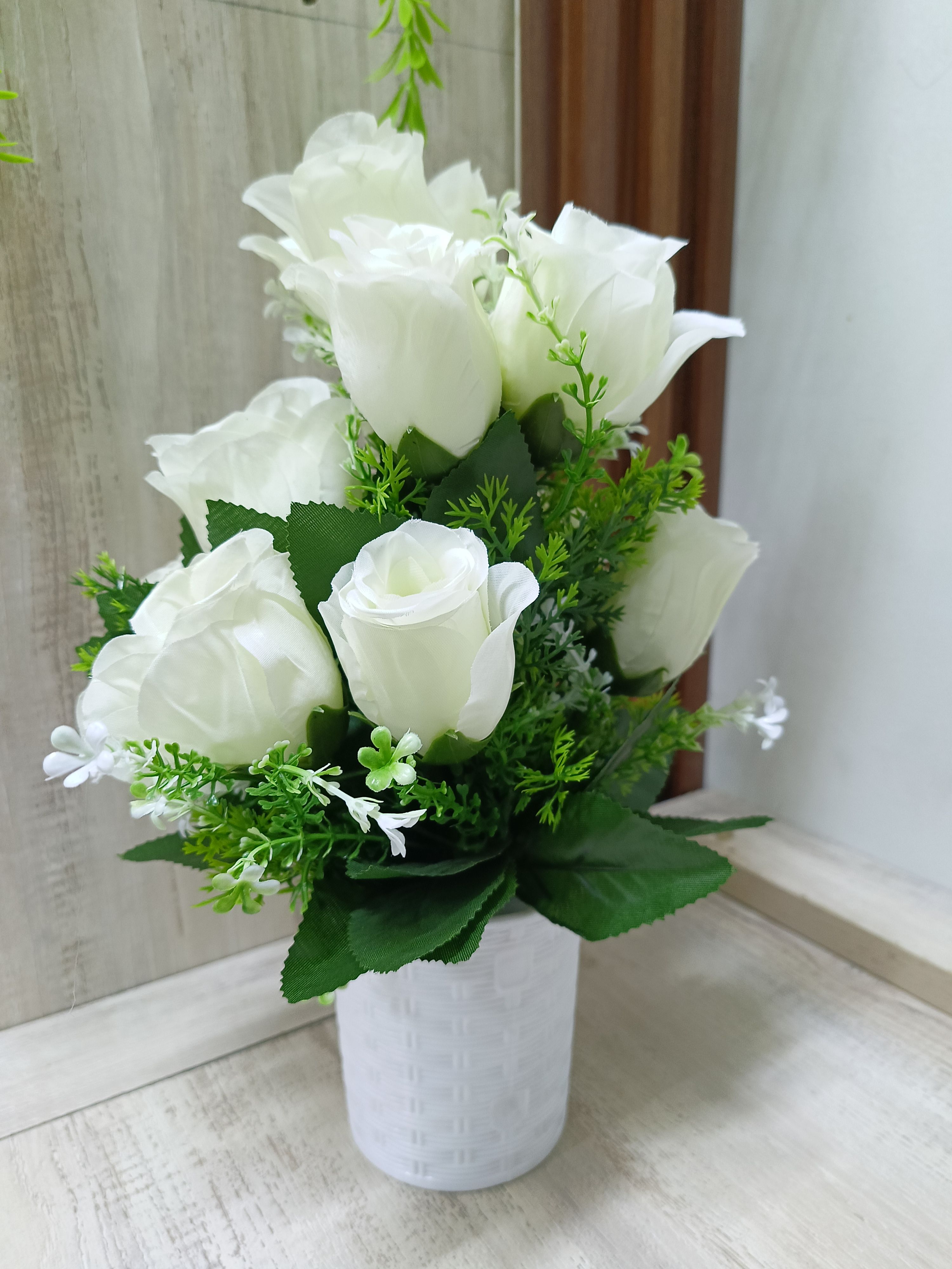 Table Top Artificial Rose Flower- add a luxurious touch to your interior setting and the same time