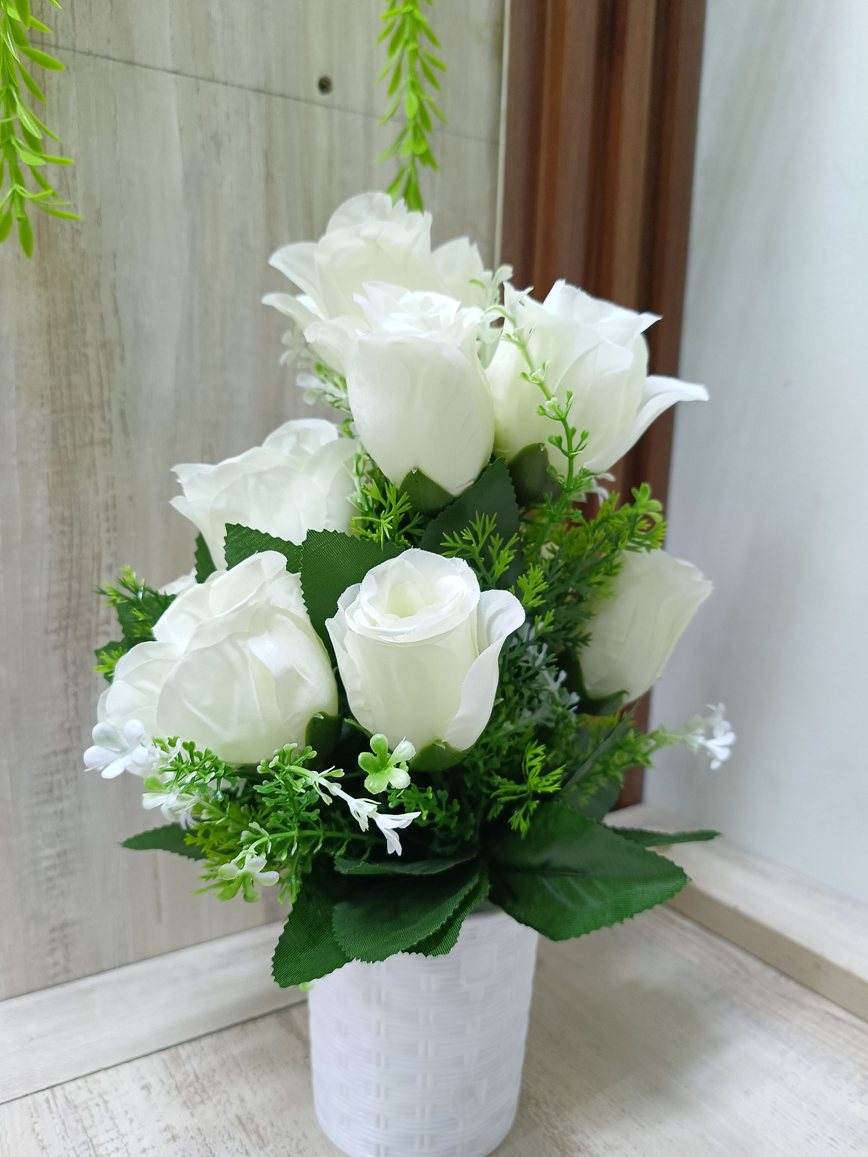 Table Top Artificial Rose Flower- add a luxurious touch to your interior setting and the same time