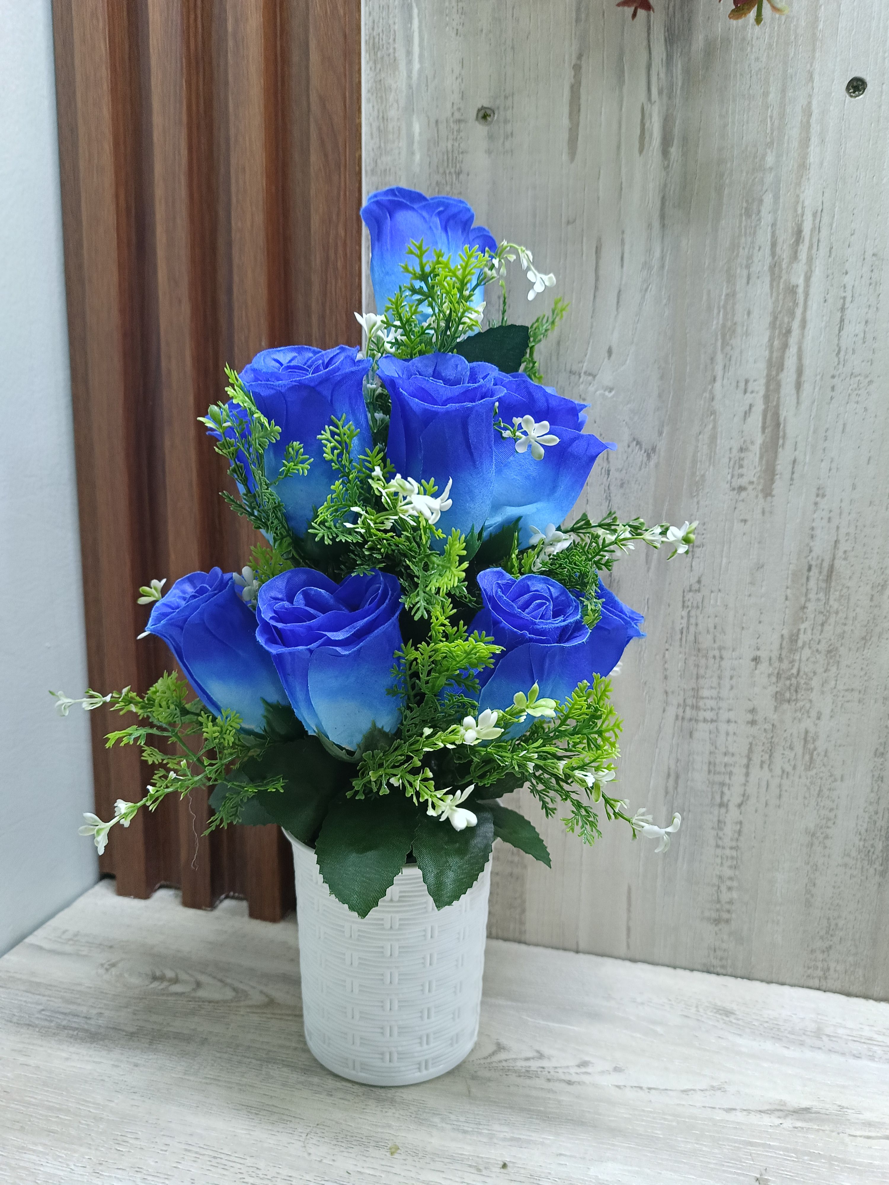 Table Top Artificial Rose Flower- add a luxurious touch to your interior setting and the same time