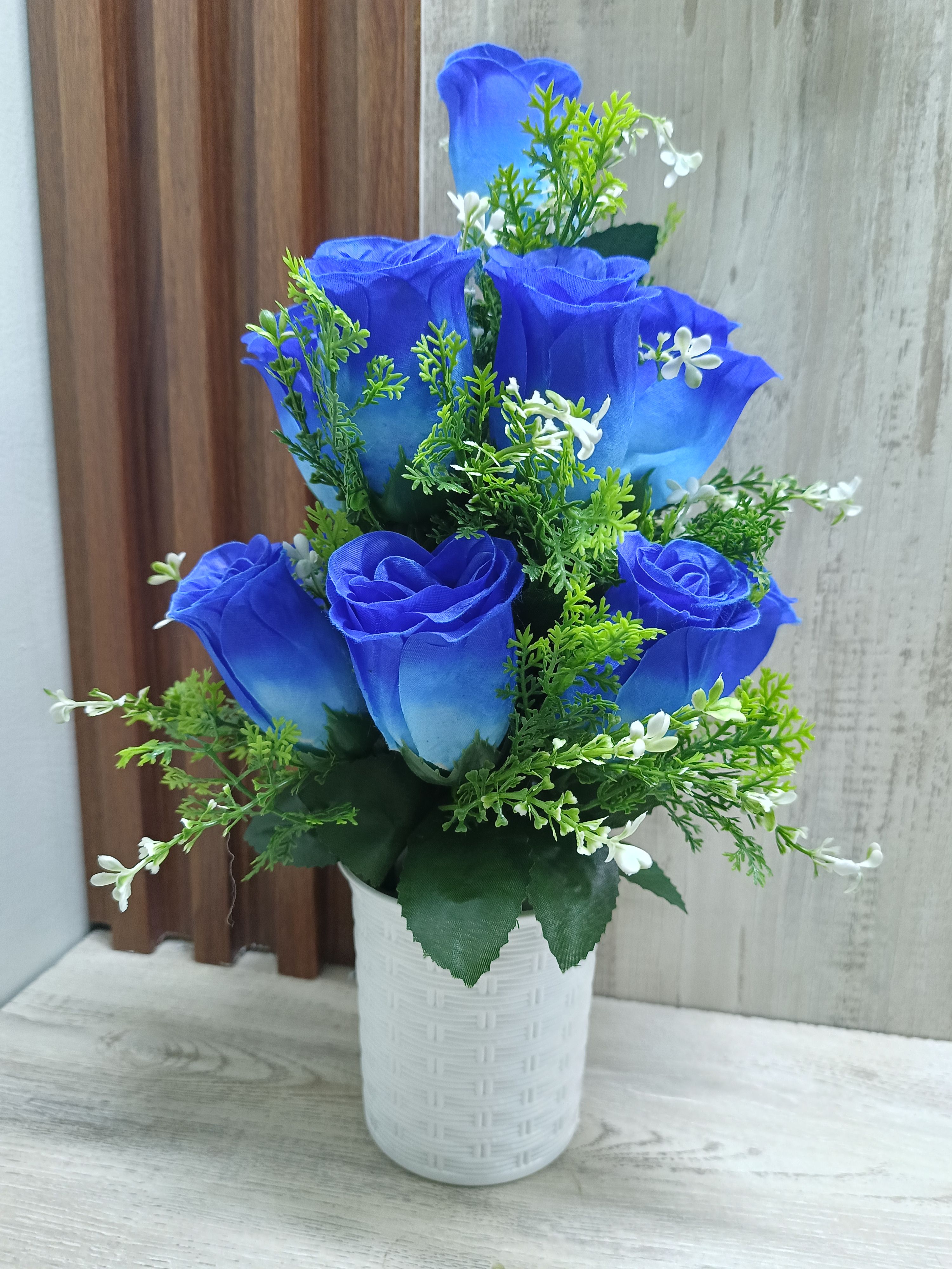 Table Top Artificial Rose Flower- add a luxurious touch to your interior setting and the same time