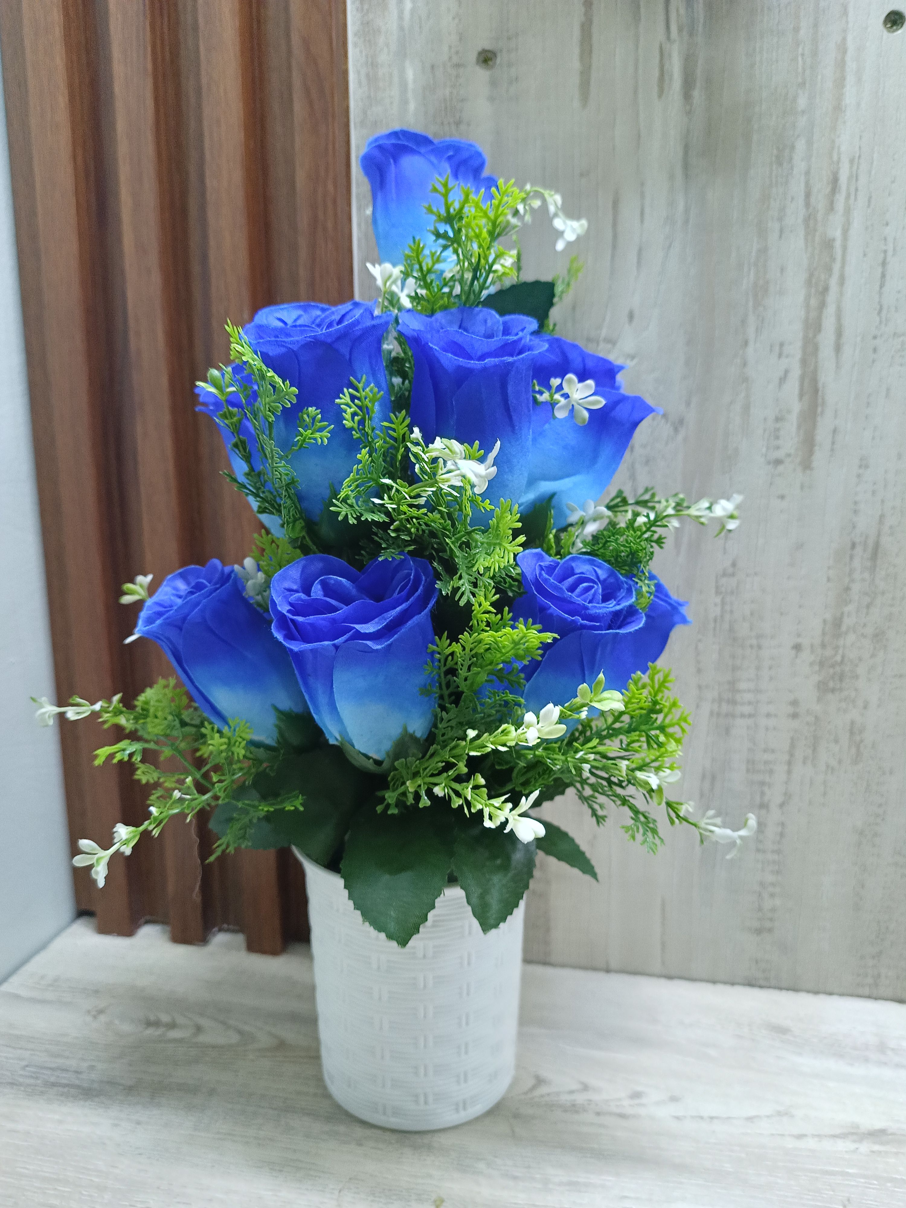 Table Top Artificial Rose Flower- add a luxurious touch to your interior setting and the same time