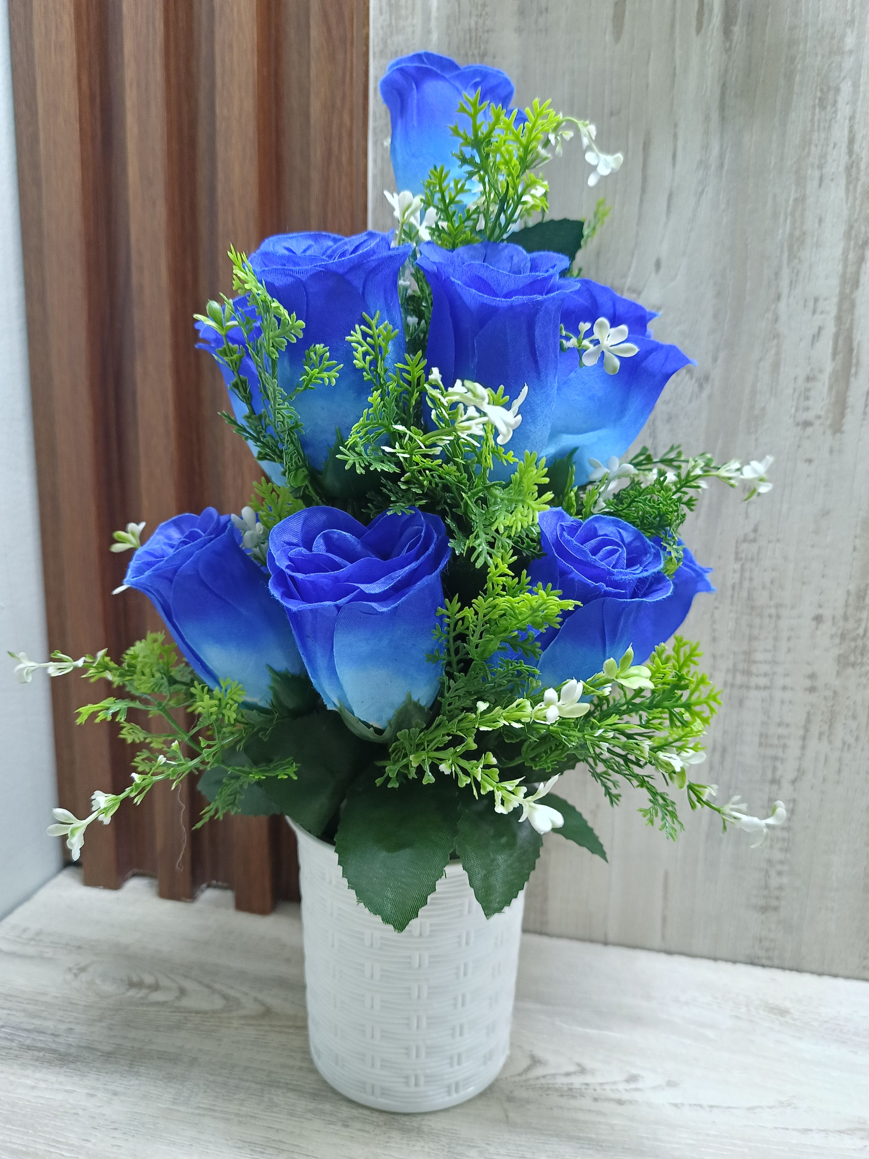 Table Top Artificial Rose Flower- add a luxurious touch to your interior setting and the same time
