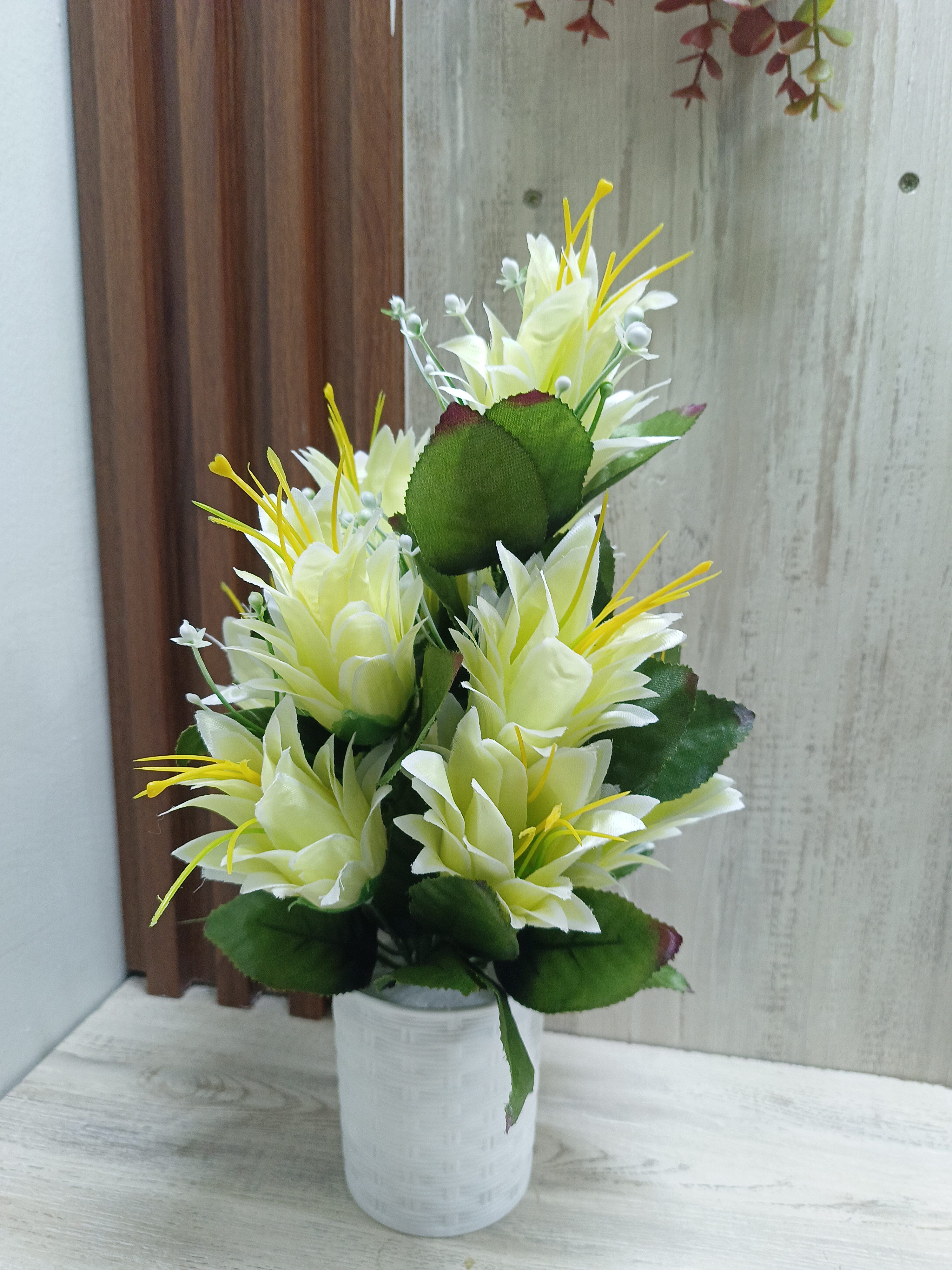 Lily Table Top Artificial Lily Flower- add a luxurious touch to your interior setting and the same time
