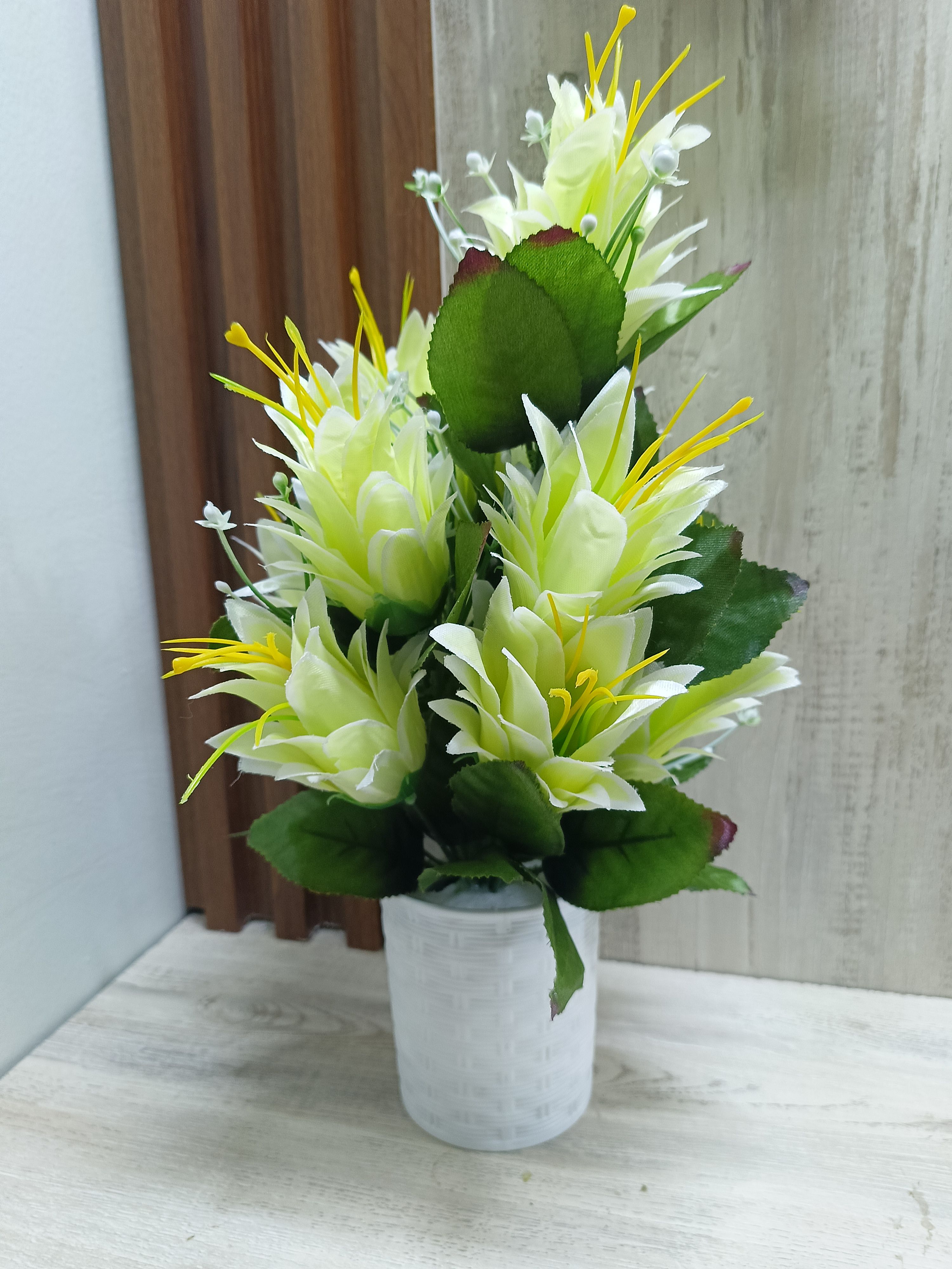 Lily Table Top Artificial Lily Flower- add a luxurious touch to your interior setting and the same time