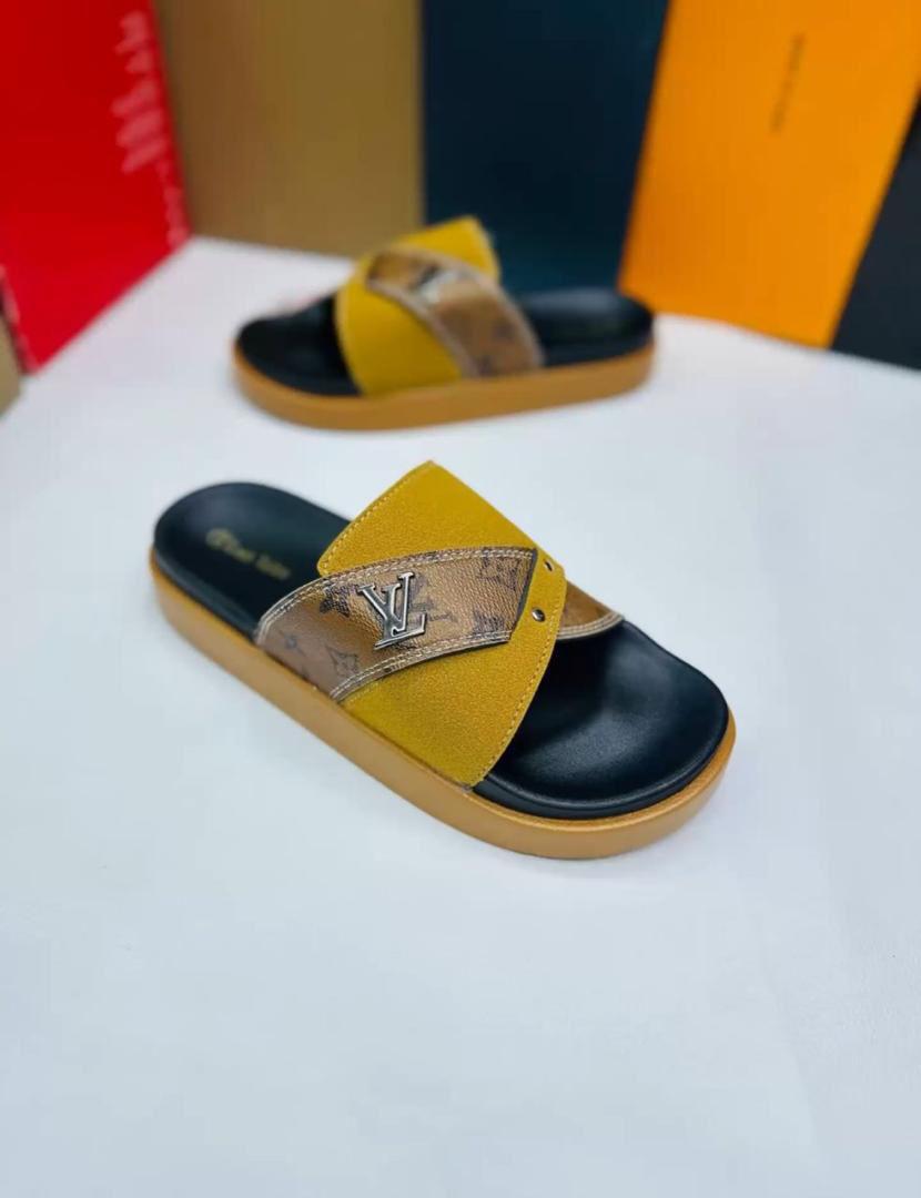 Classic Louis Vuitton Sandals Men's Summer Slides LV Opens Rubber Sole New Sandals and Slippers Men's Sandals Adult Beach Open Shoes Non-slip Open-toe Sandals