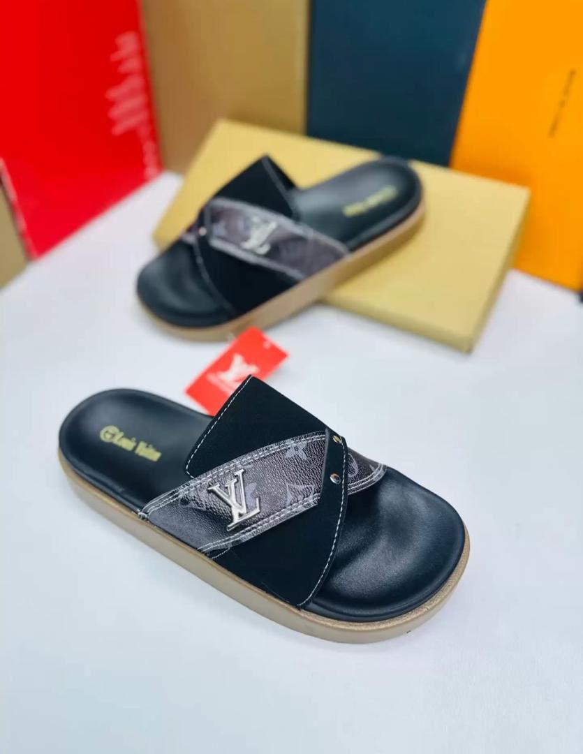 Classic Louis Vuitton Sandals Men's Summer Slides LV Opens Rubber Sole New Sandals and Slippers Men's Sandals Adult Beach Open Shoes Non-slip Open-toe Sandals