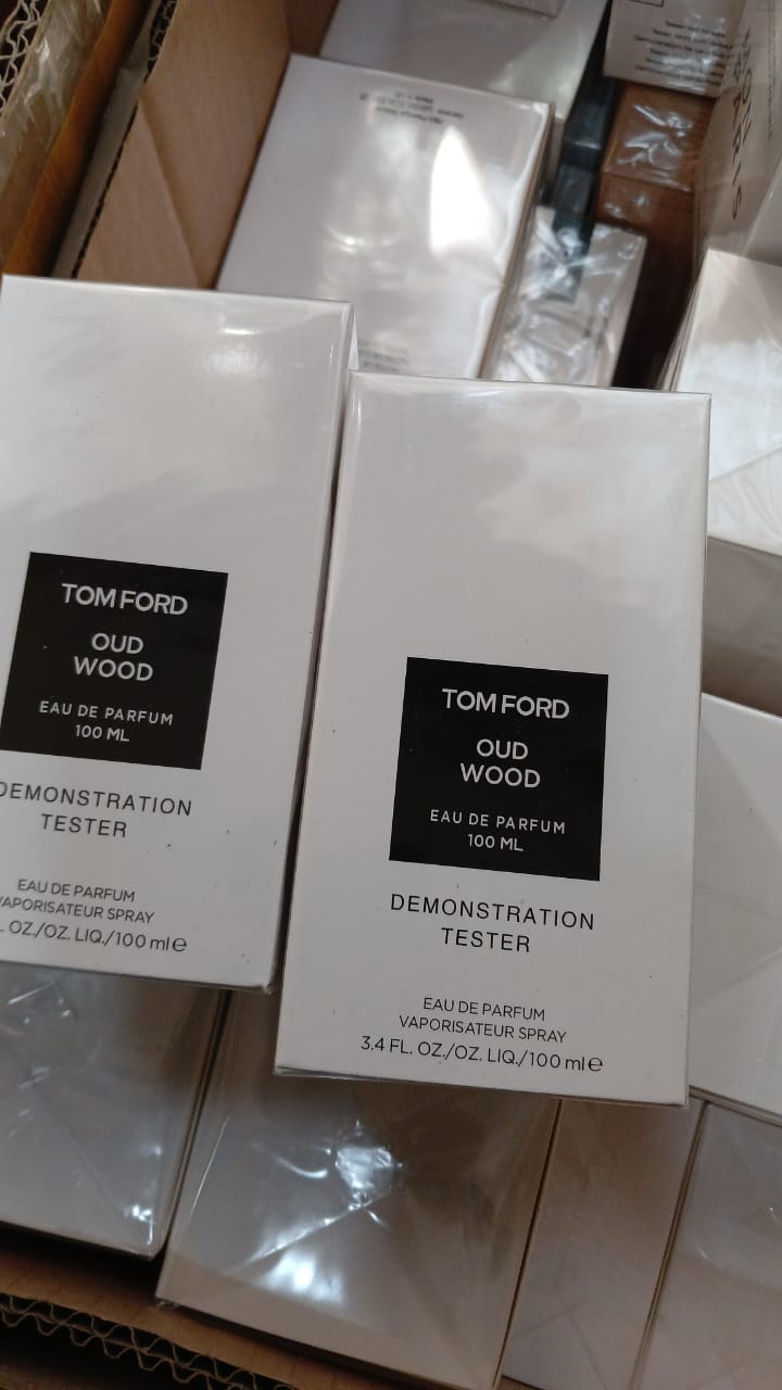 TOM FORD OUD WOOD PERFUME This fragrance liberates the senses. it's fresh, clean and a profoundly sensual statement of determination and desire. Smart Collection is an alternate product and design tha