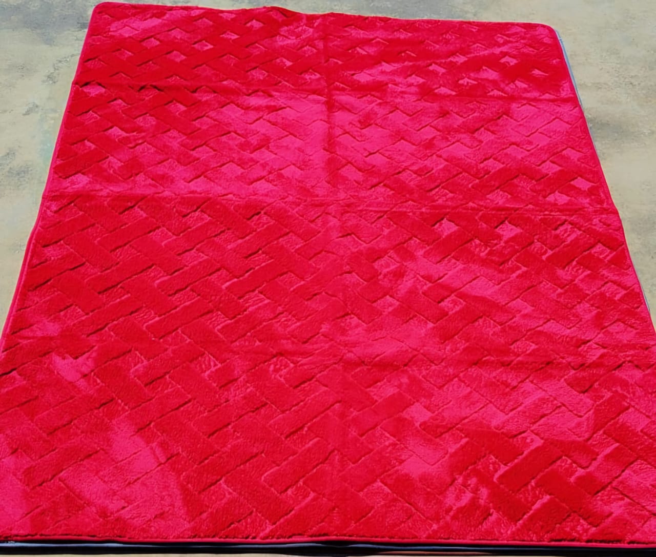 5 x 8 High Quality Soft Sweapable  Woolen Carpet