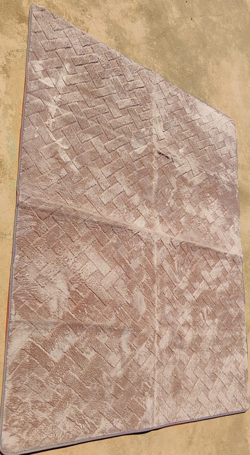 5 x 8 High Quality Soft Sweapable  Woolen Carpet