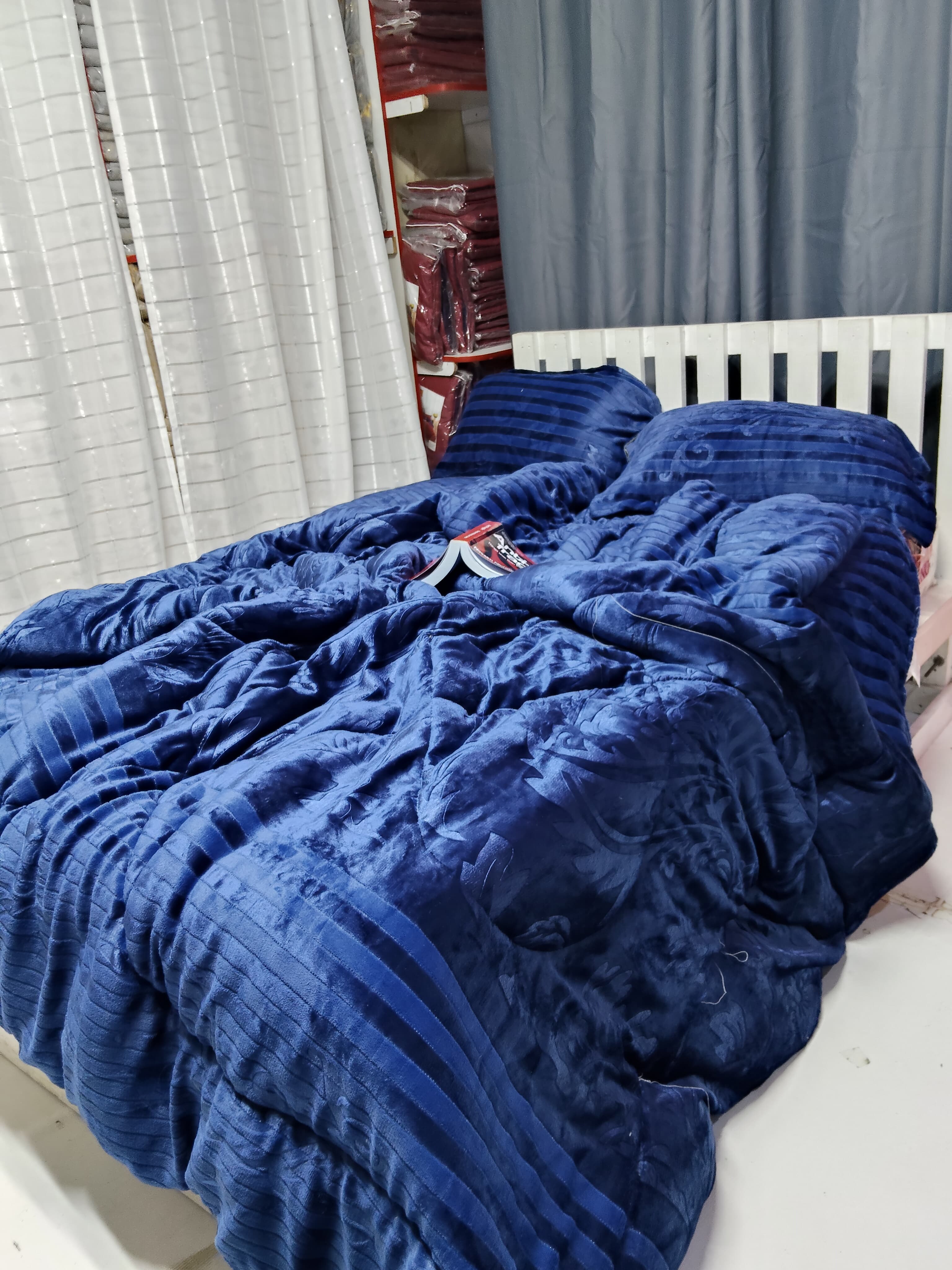 [ EXPERIENCE LUXURY FOR LESS!!!]🔥 🥑🌽ONLY AT KILIMALL !!! ] [ 6 x 7 ]  4Pcs Classy Very Quality Durable & Comfortable Warm Soft silk duvets  With 1 bedsheet & 2 pillow cases ) at Affordable Price