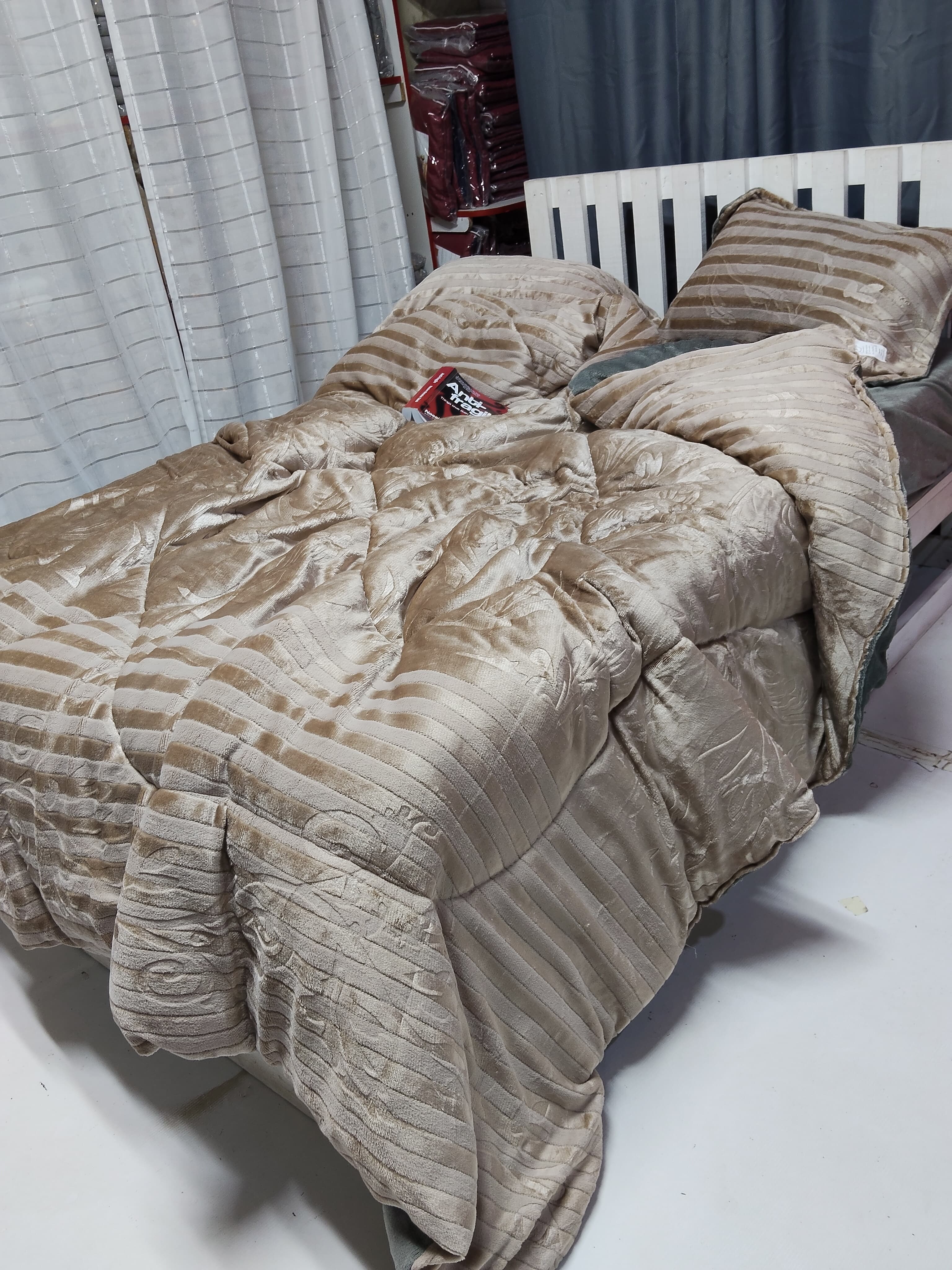 [ EXPERIENCE LUXURY FOR LESS!!!]🔥 🥑🌽ONLY AT KILIMALL !!! ] [ 6 x 7 ]  4Pcs Classy Very Quality Durable & Comfortable Warm Soft silk duvets  With 1 bedsheet & 2 pillow cases ) at Affordable Price