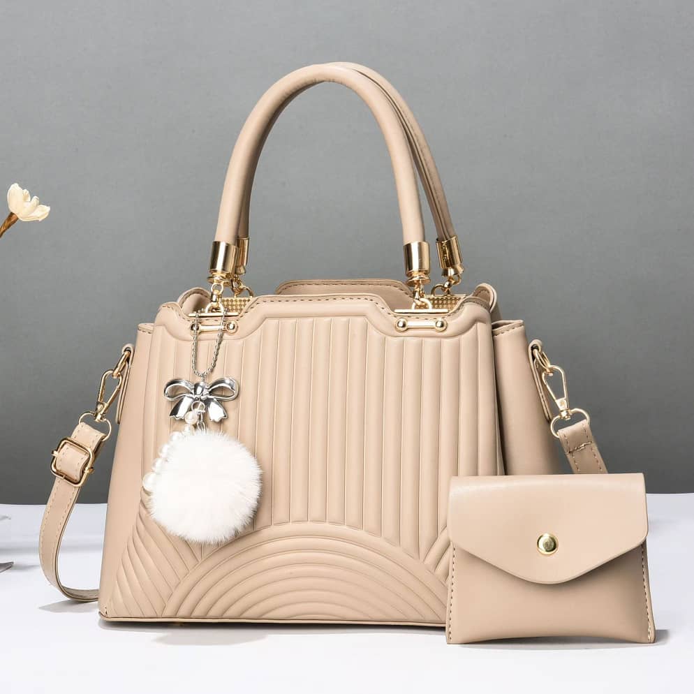 [ ❤🔥 HOT SELL OFFER 🔥 !!! ] 1Pc Brand New High Quality Stylish and Luxurious Comfortable Ladies Handbag ..Designed With Durability and Functionality ✔👌 at affordable price and of very high quality