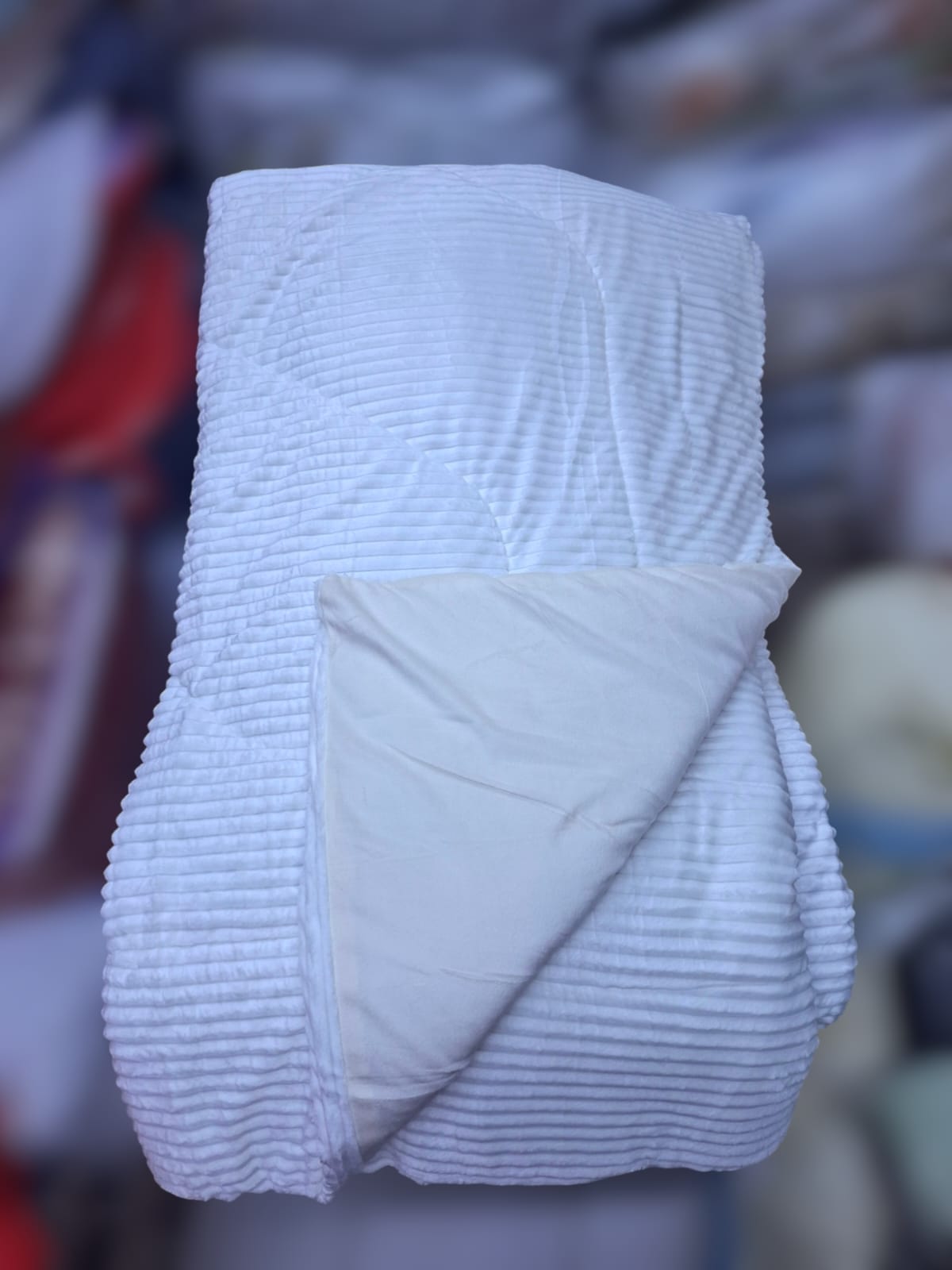 [🔥GRAB IT AT LOW PRICE+ ADDED OFFERS🌽ONLY AT KILIMALL!!]  [ 6 x 7 ] 4Pcs Brand New High Quality Durable Very Comfortable Warm Velvet duvets ( Velvet Duvet: 1pc, Pillowcases: 2pcs & Bedsheet: 1pc  )