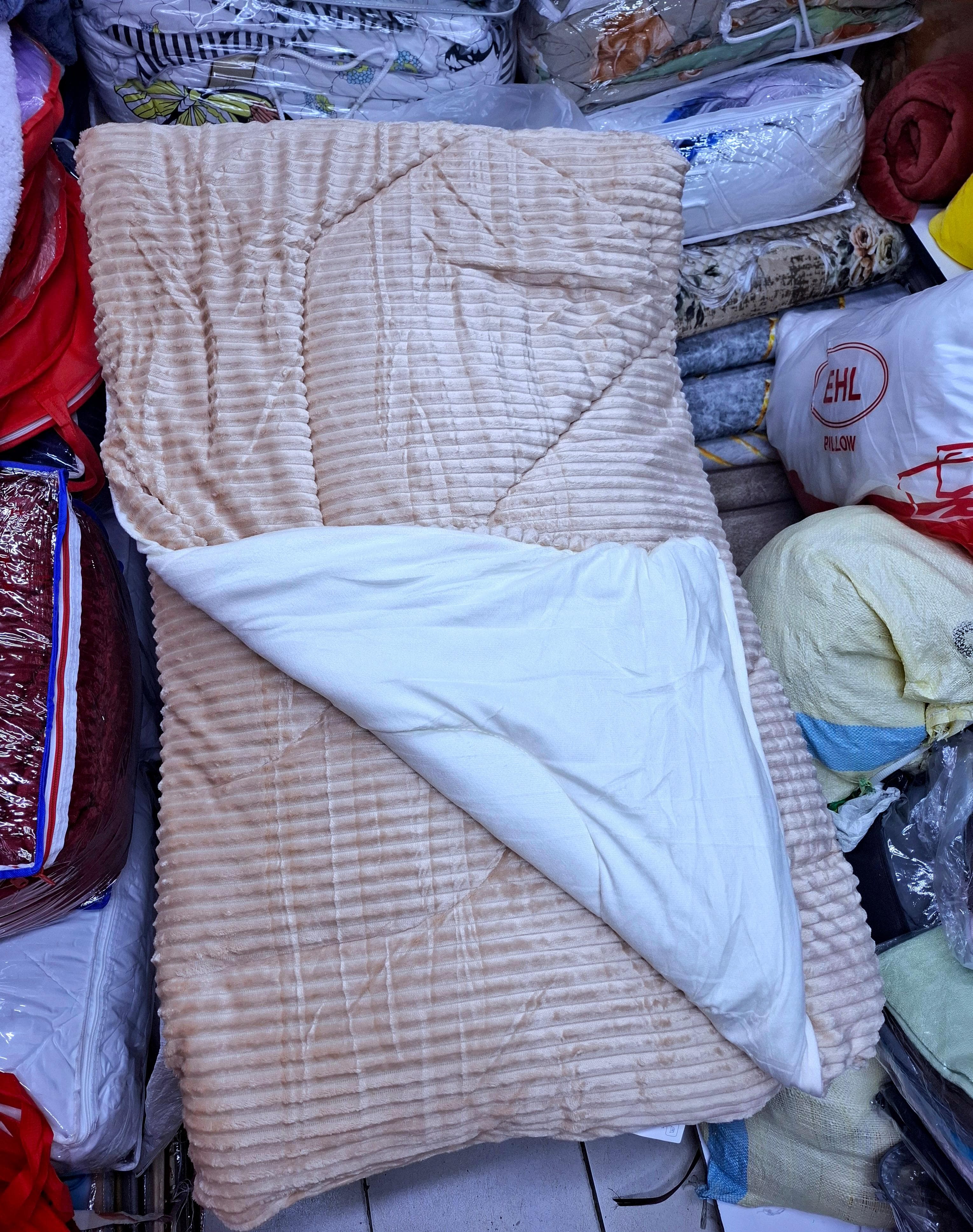 [🔥GRAB IT AT LOW PRICE+ ADDED OFFERS🌽ONLY AT KILIMALL!!]  [ 6 x 7 ] 4Pcs Brand New High Quality Durable Very Comfortable Warm Velvet duvets ( Velvet Duvet: 1pc, Pillowcases: 2pcs & Bedsheet: 1pc  )