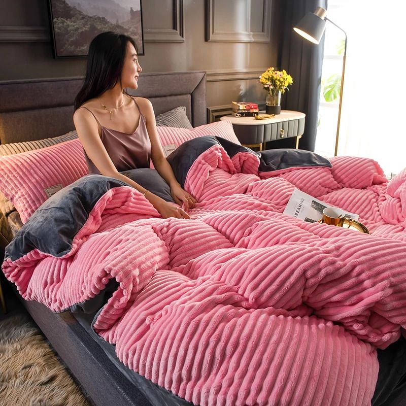 [🔥GRAB IT AT LOW PRICE+ ADDED OFFERS🌽ONLY AT KILIMALL!!]  [ 6 x 7 ] 4Pcs Brand New High Quality Durable Very Comfortable Warm Velvet duvets ( Velvet Duvet: 1pc, Pillowcases: 2pcs & Bedsheet: 1pc  )