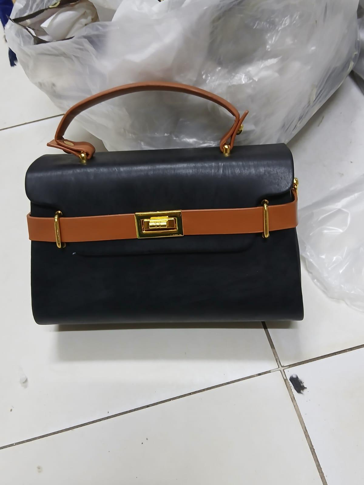 💰 LOW PRICE OFFER 💰 1PC Women’s Genuine Leather Shoulder Bag Large Stylish Zipper Tote | Modern Fashion Bag for Daily & Travel