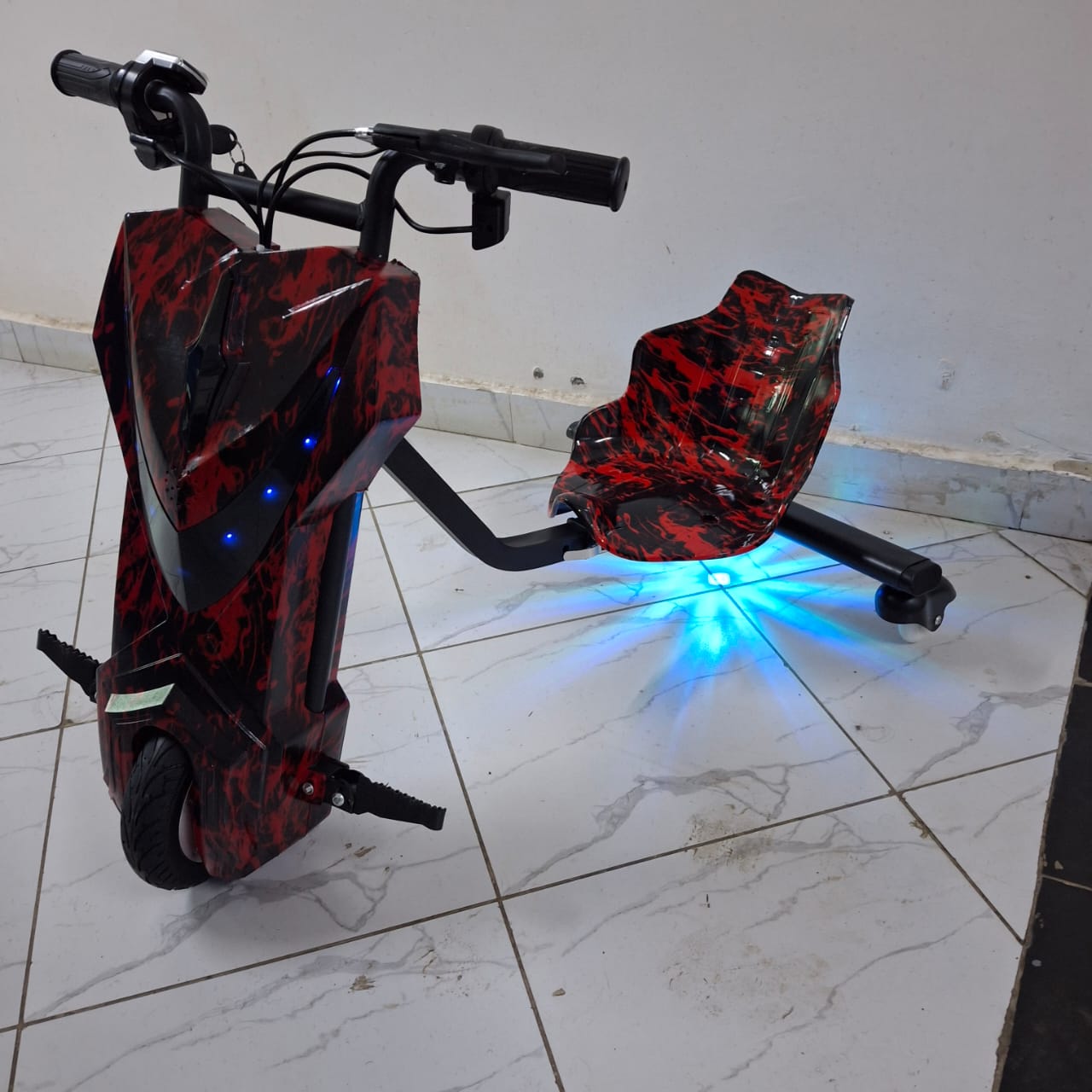 🧨 CLEARANCE OFFER 🧨 - A 1 pc drift scooter with lighting effects at affordable price and of very high quality